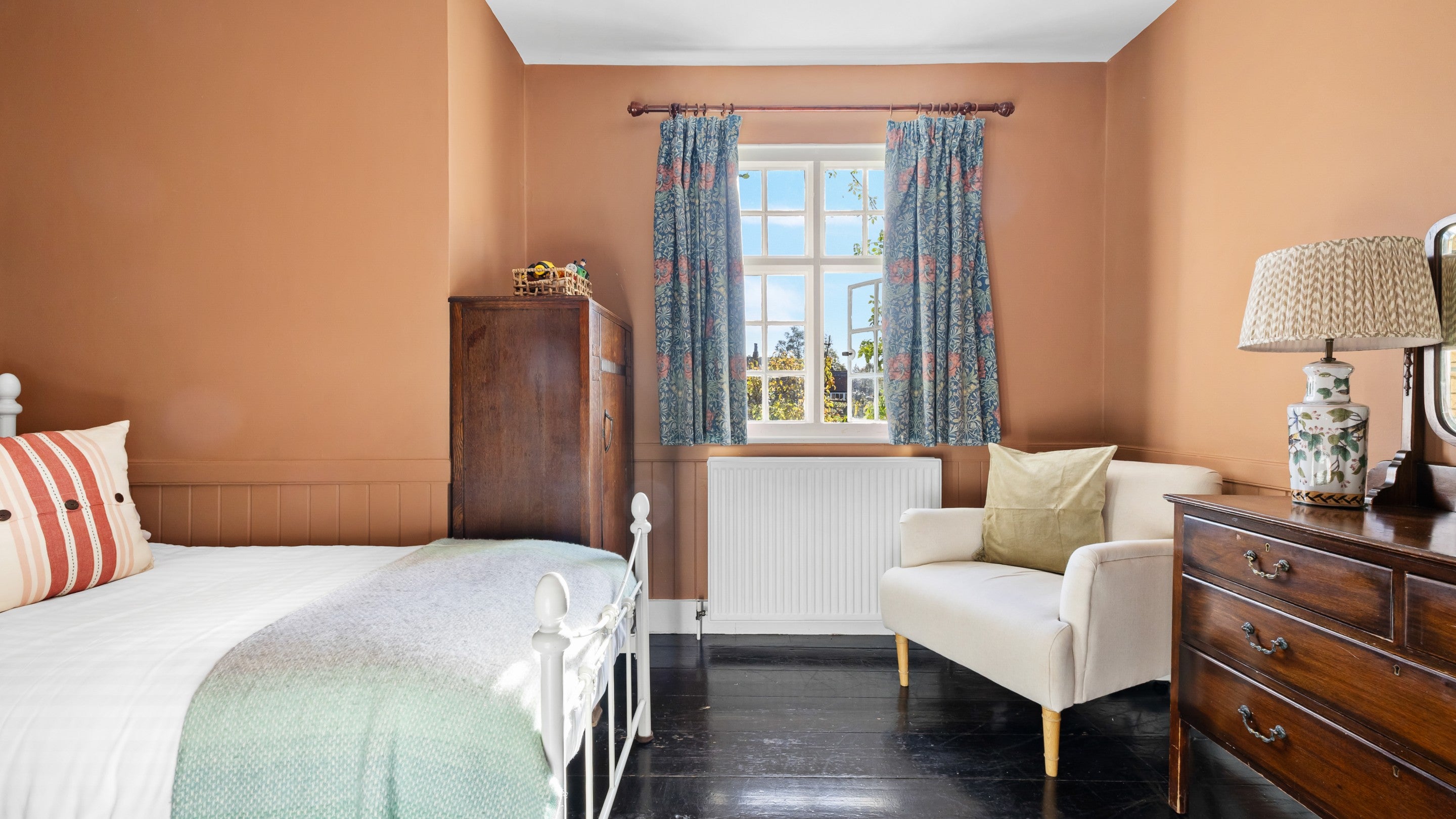 The twin bedroom on the ground floor of Polesden Garden Cottage, Surrey