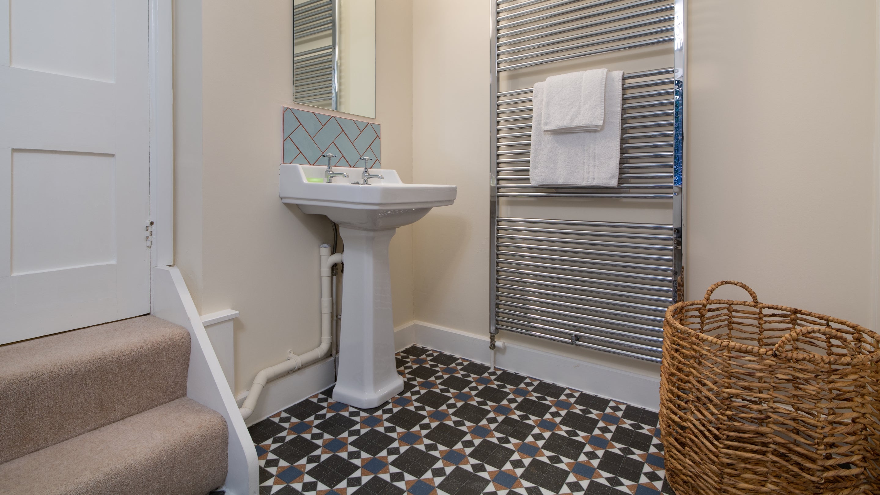 The bathroom at Scotney West Lodge, Kent