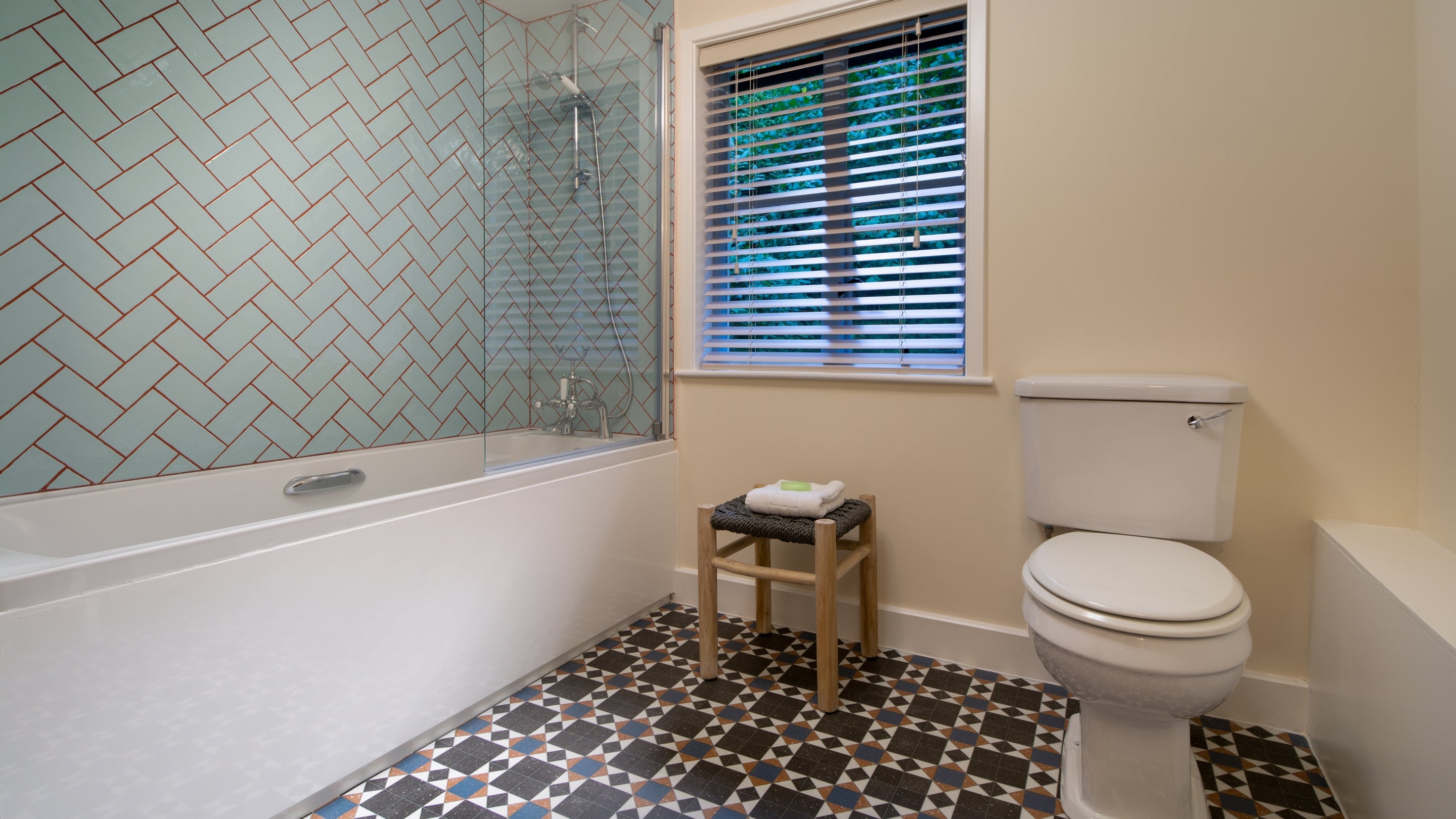 The bathroom at Scotney West Lodge, Kent