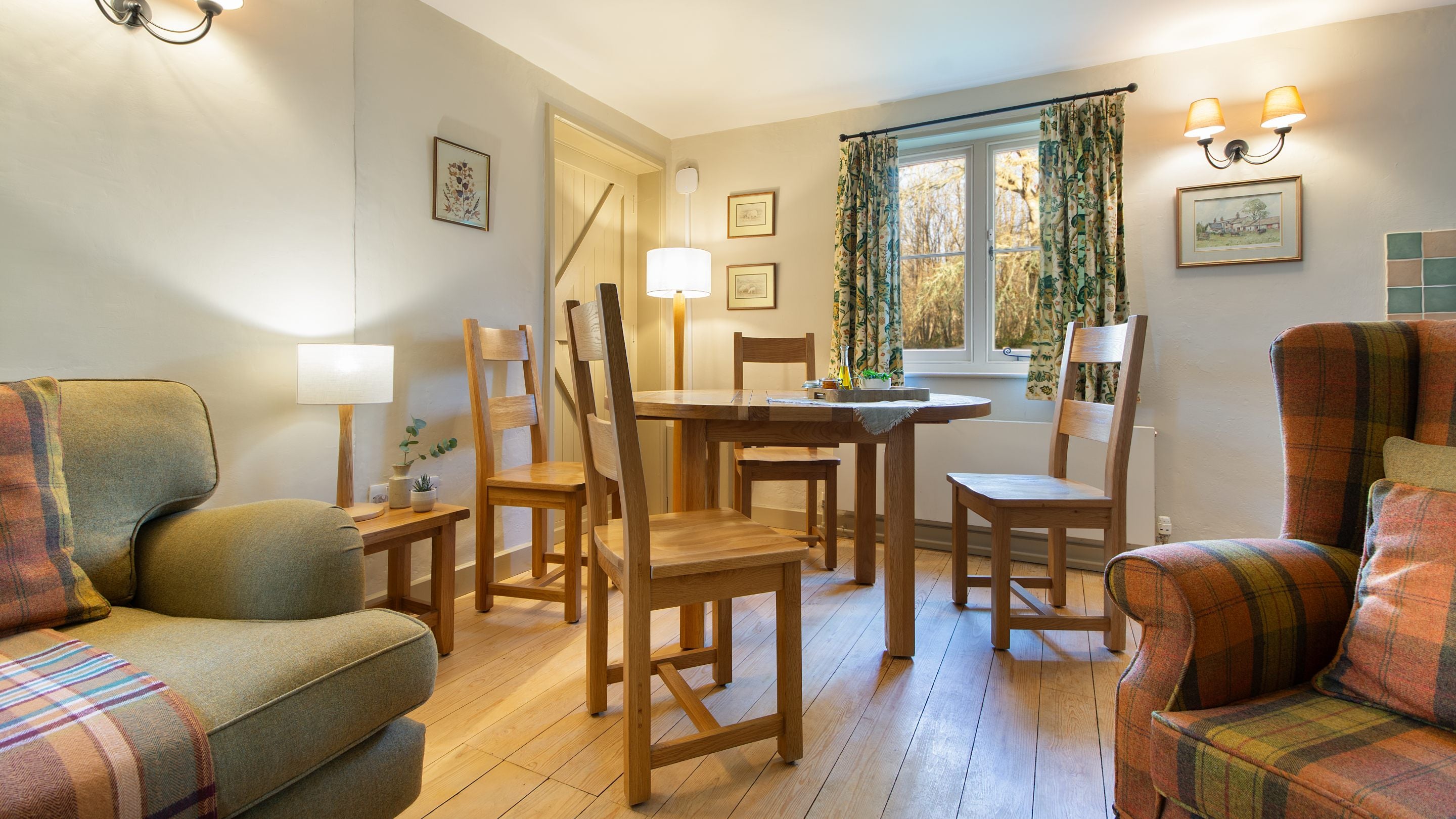 The dining area at Woodlands Cottage, Sussex
