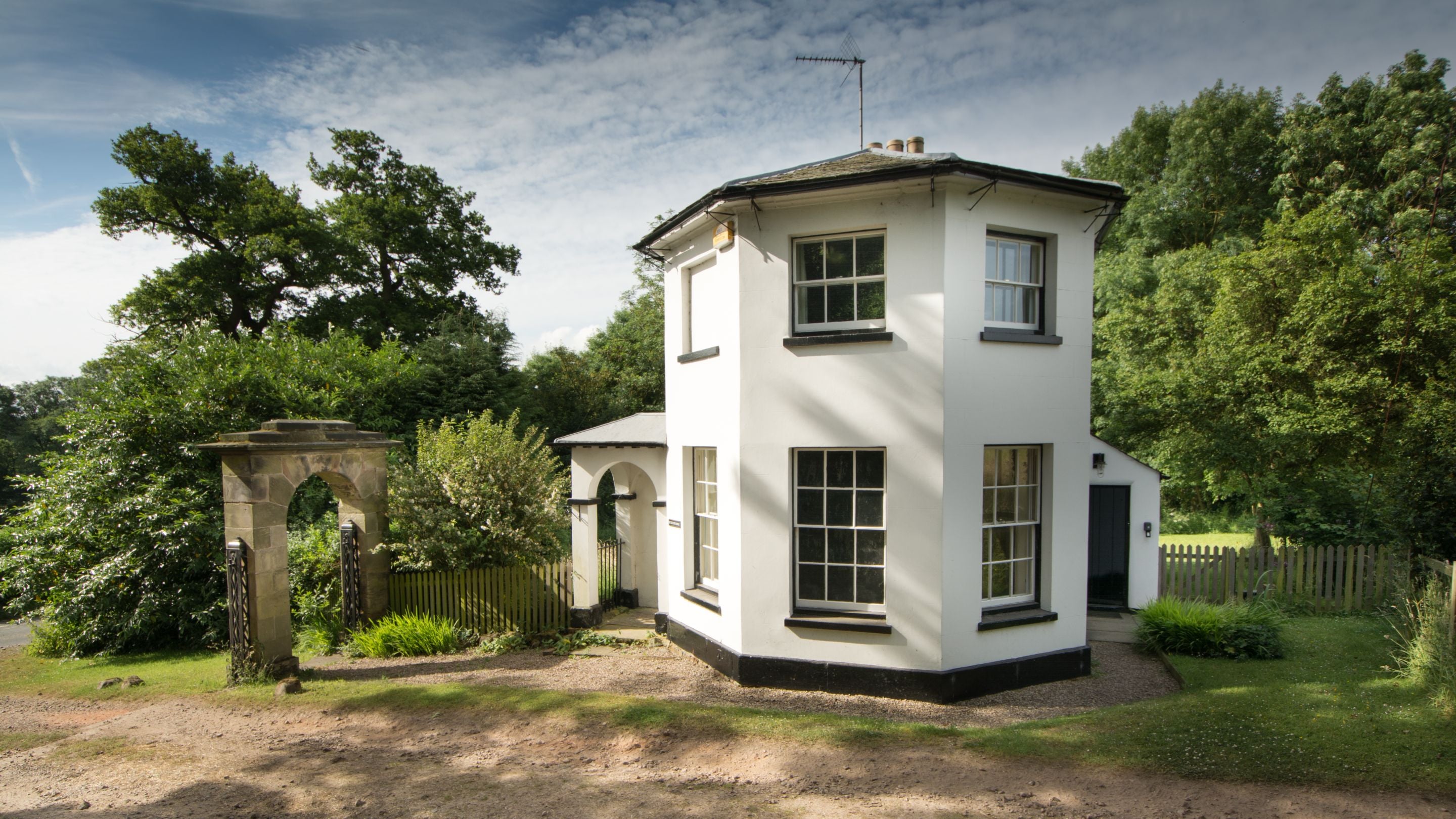 Heath End Lodge, Leicestershire