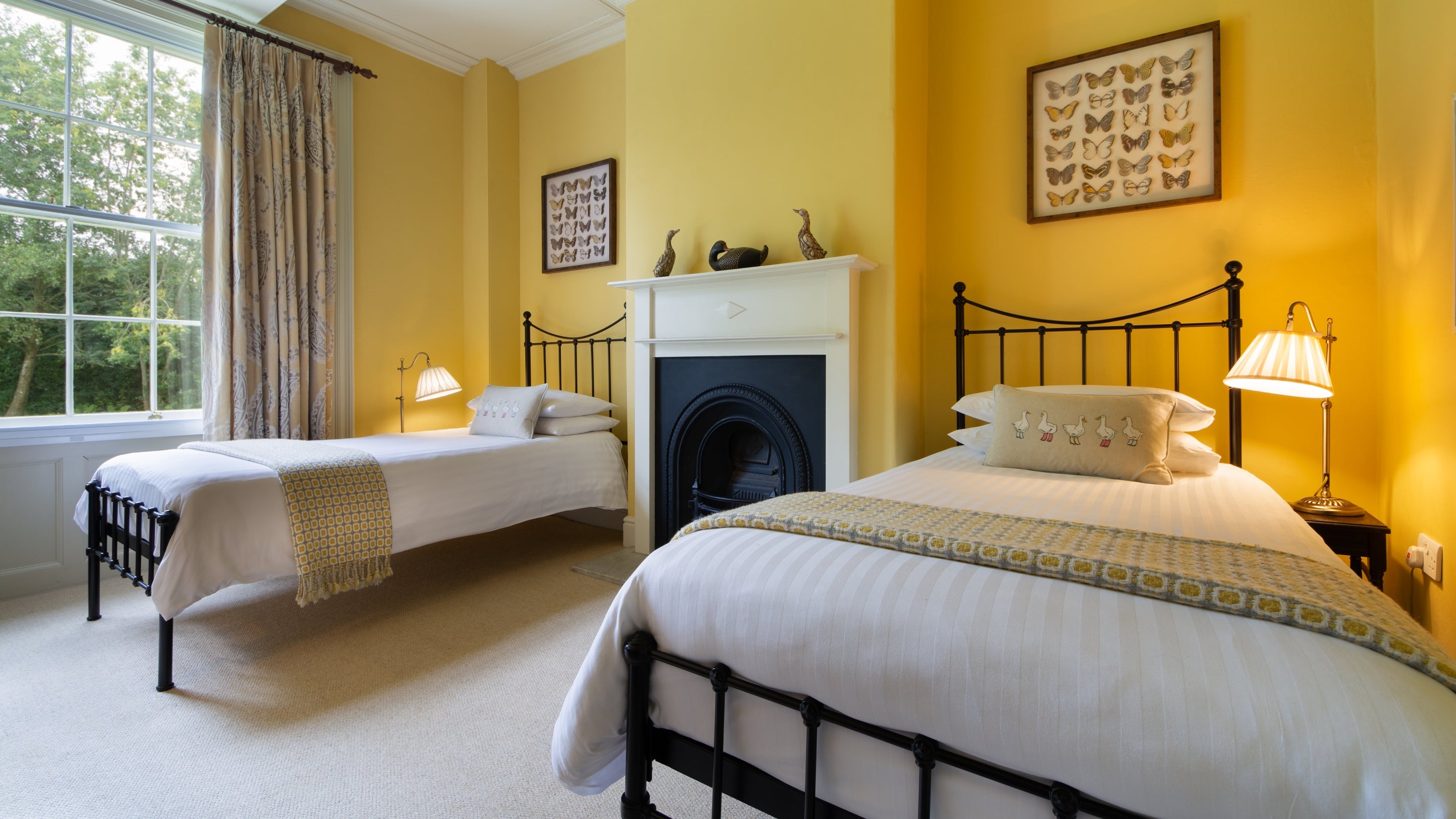 The ground-floor twin bedroom at Southwood House Farm, Leicestershire