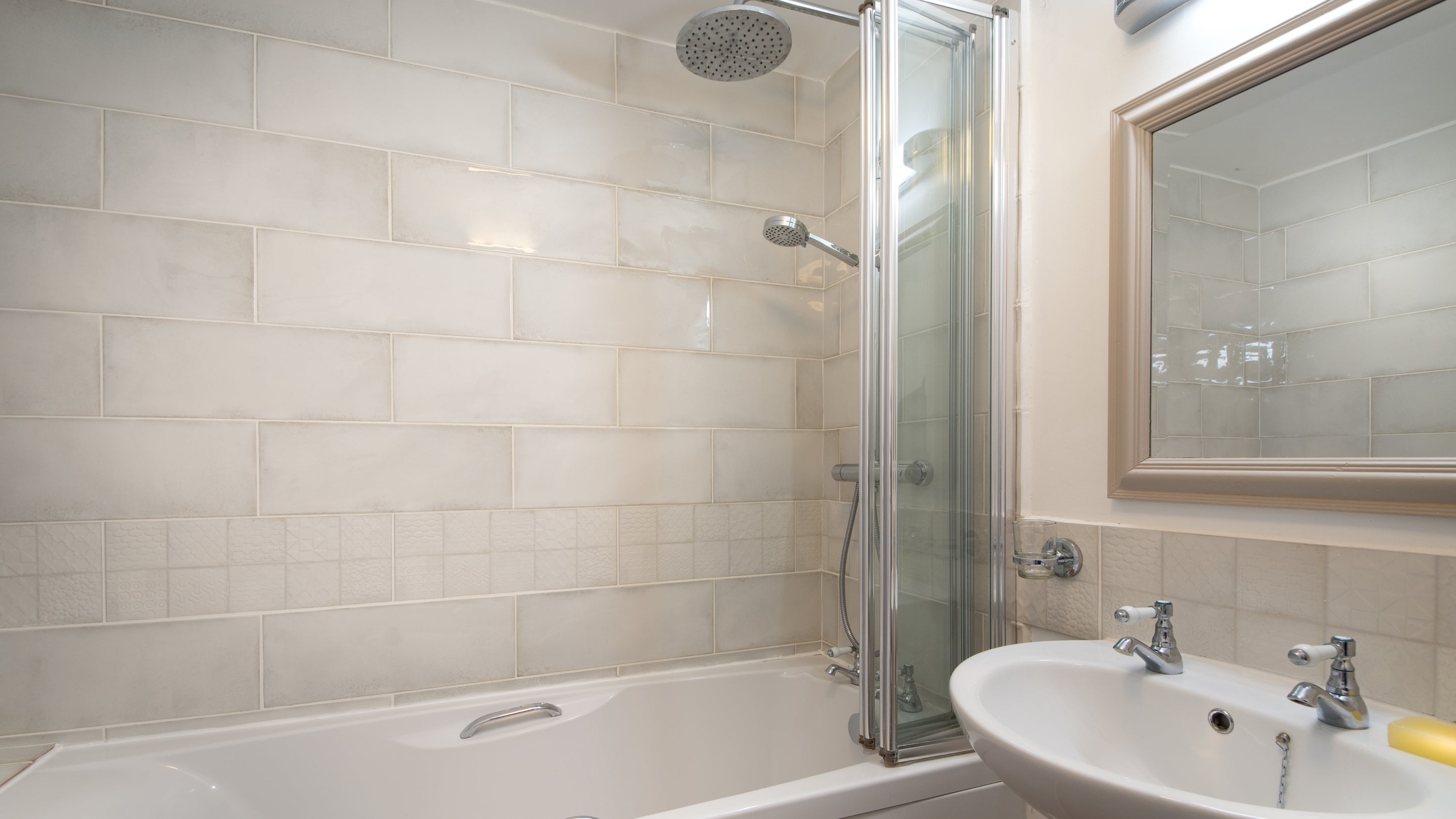 The bathroom at 2 Cart Lodge Barn, Norfolk