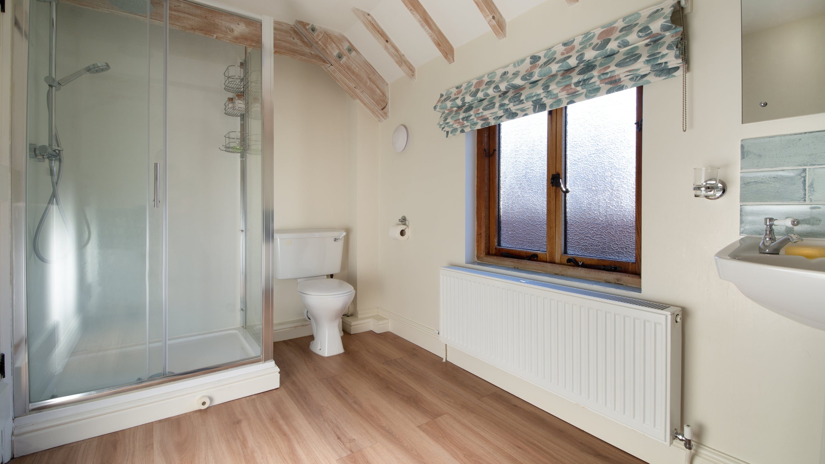 The bathroom at 4 Cart Lodge Barn, Norfolk