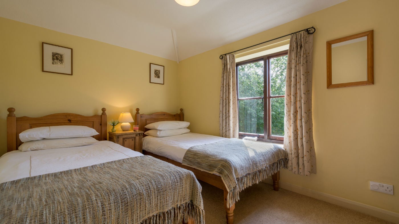The spacious twin bedroom at Wood Farm, Upper Sheringham, Norfolk