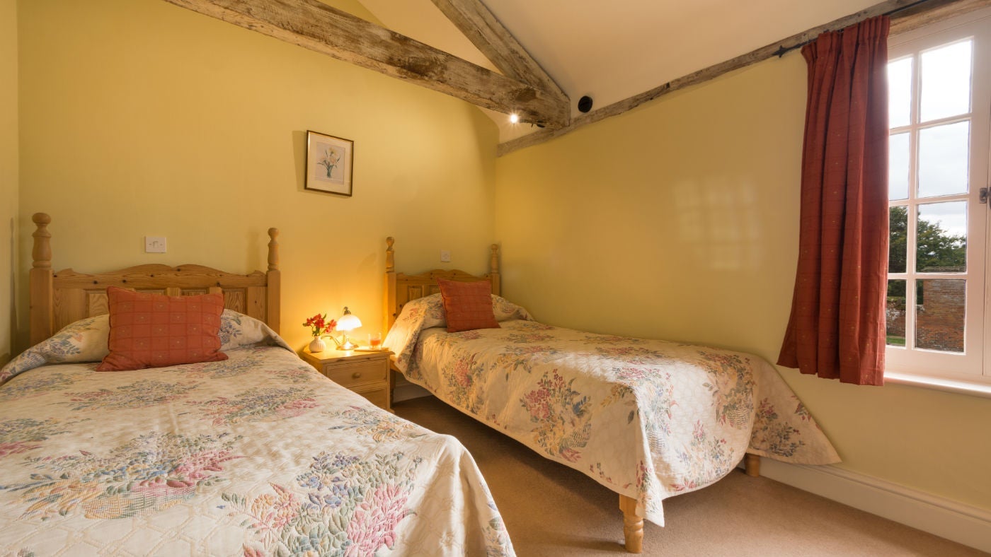 The spacious twin bedroom at Squire's Loft, Cromer, Norfolk