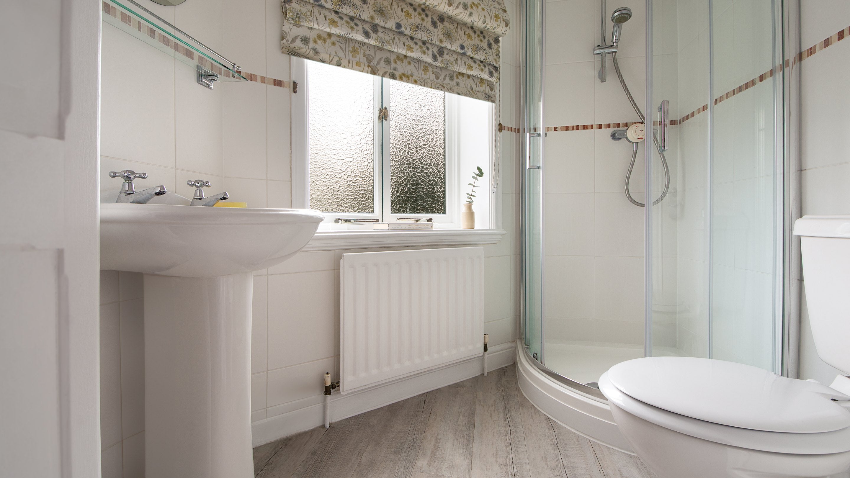 The en-suite shower room to the double bedroom at Cragside Garden Cottage, Northumberland