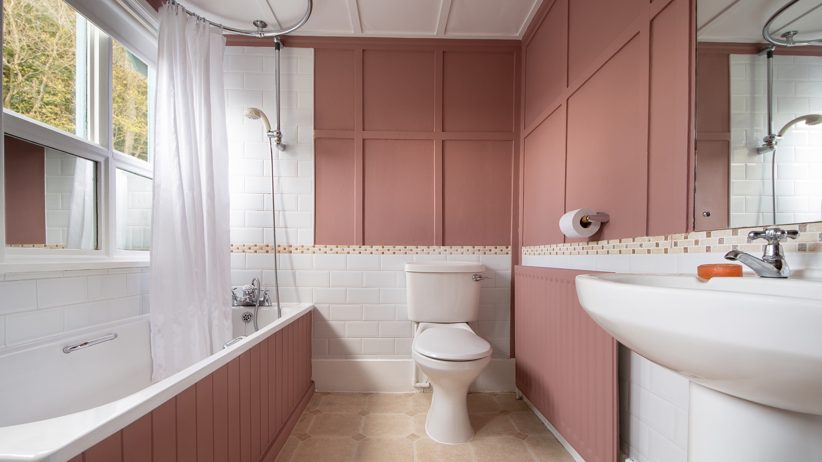 The bathroom on the first floor of Cragside Park Cottage, with shower over bath, Northumberland