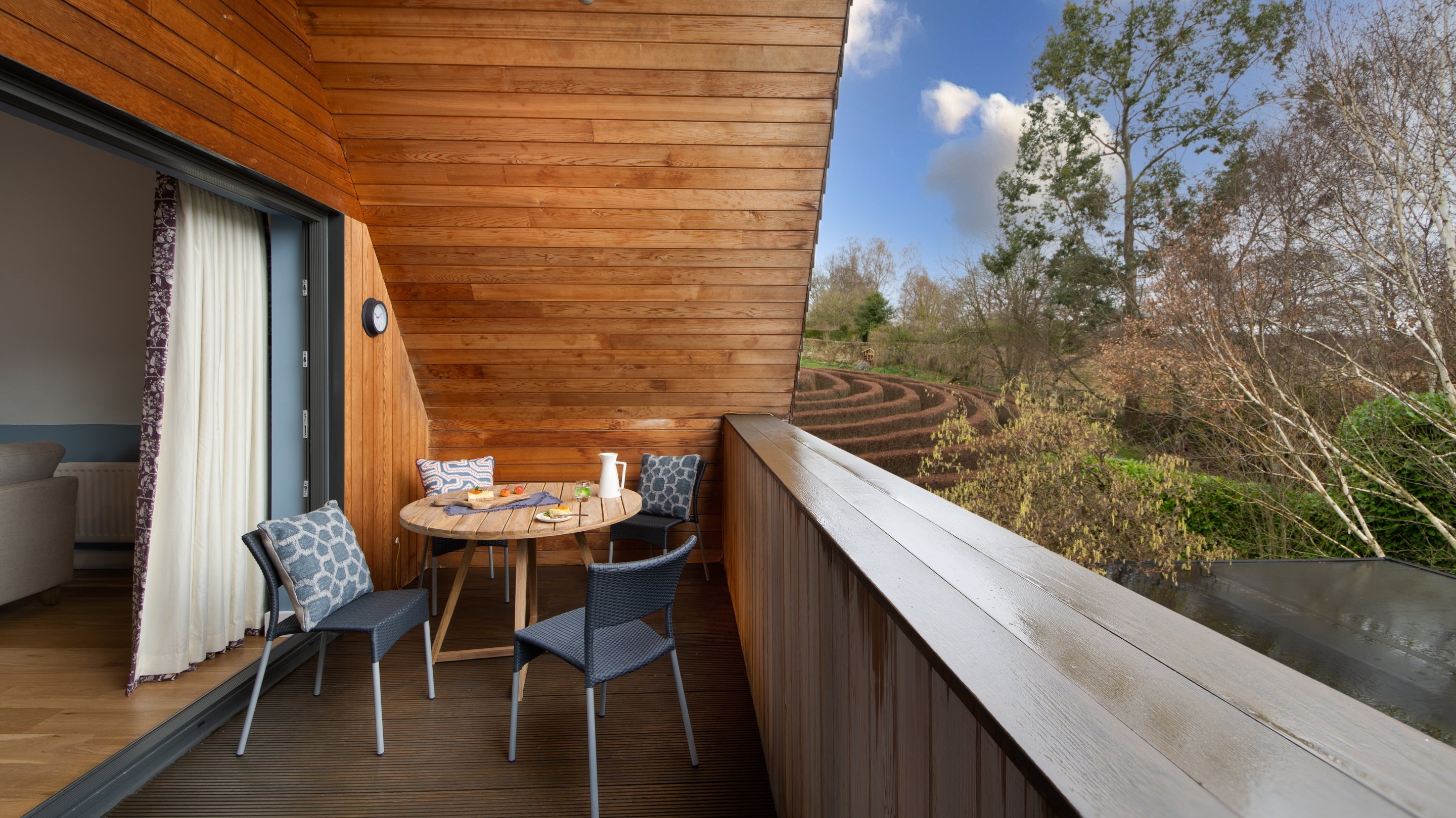 The balcony seating area at Garden Gate Apartment, Durham