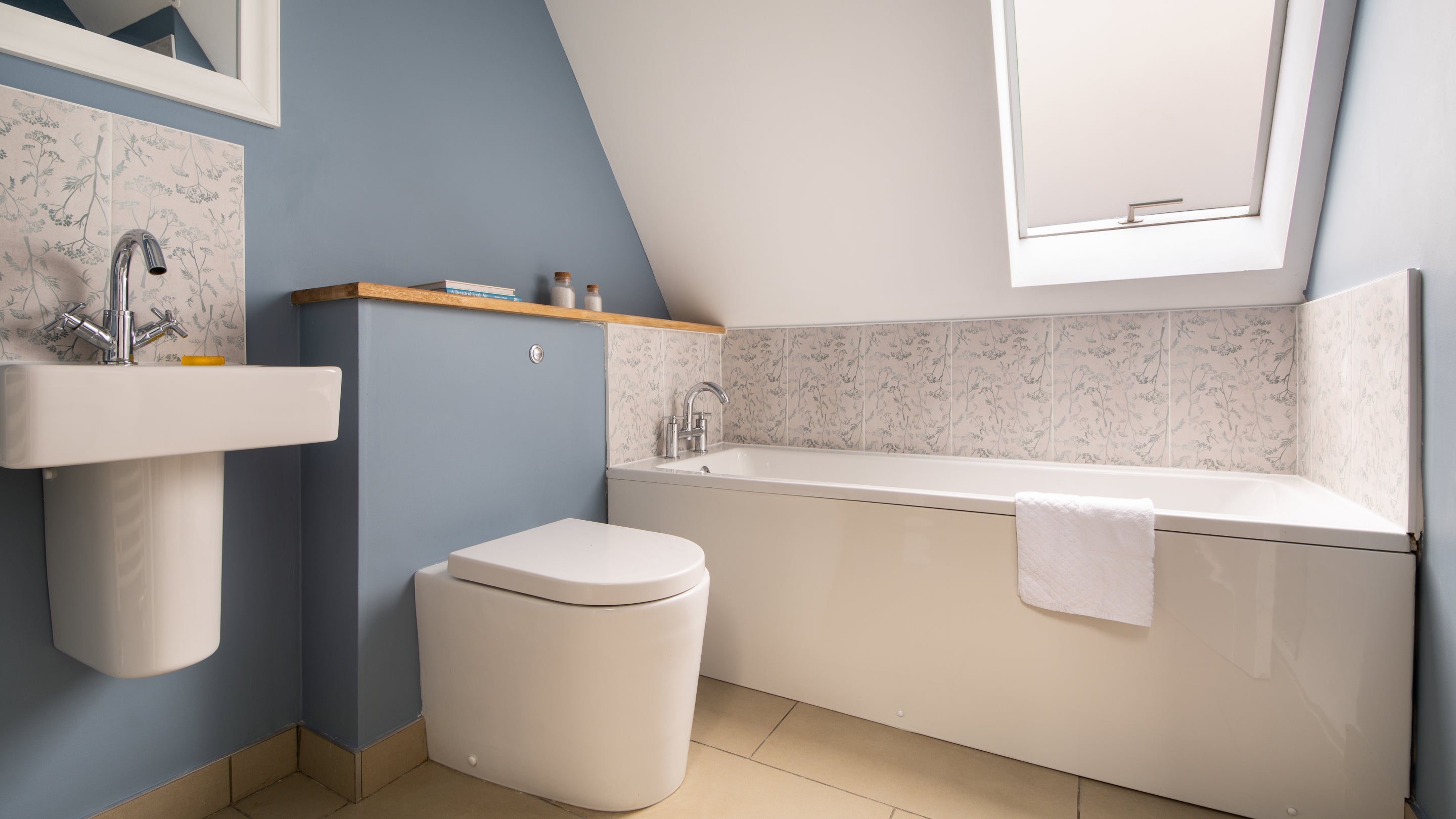 The bathroom at Garden Gate Apartment, Durham