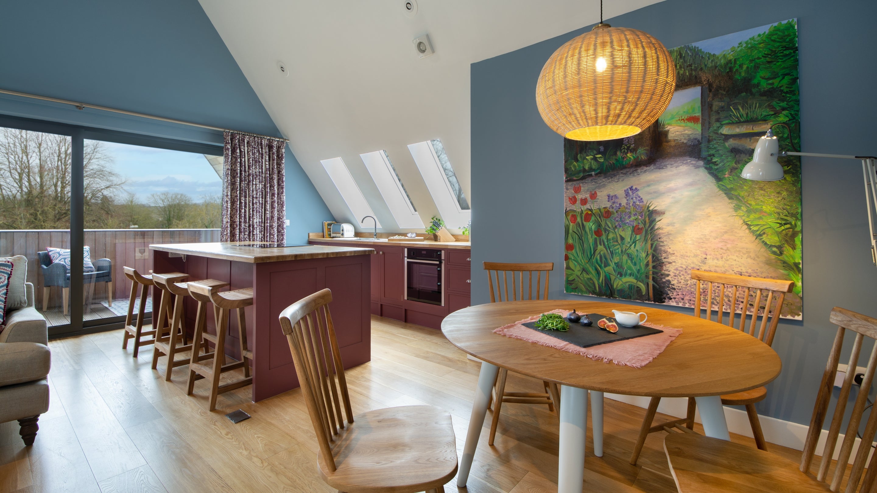 The kitchen and dining area at Garden Gate Apartment, Durham