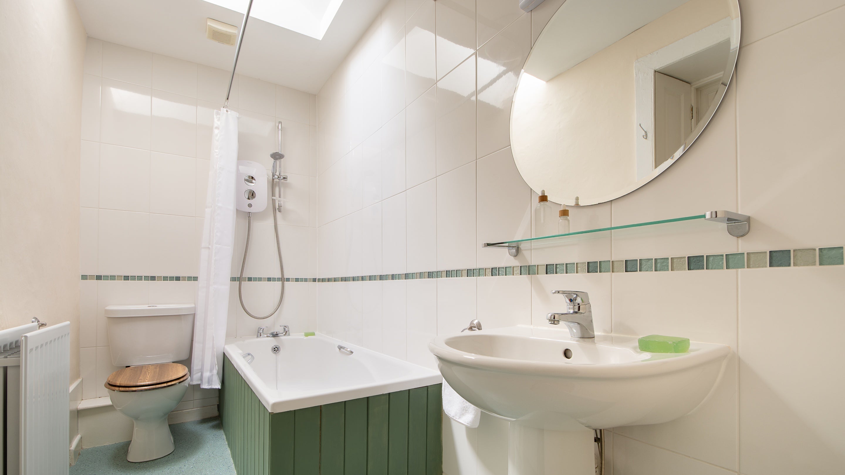 The bathroom with shower over bath at Glen House, Northumberland