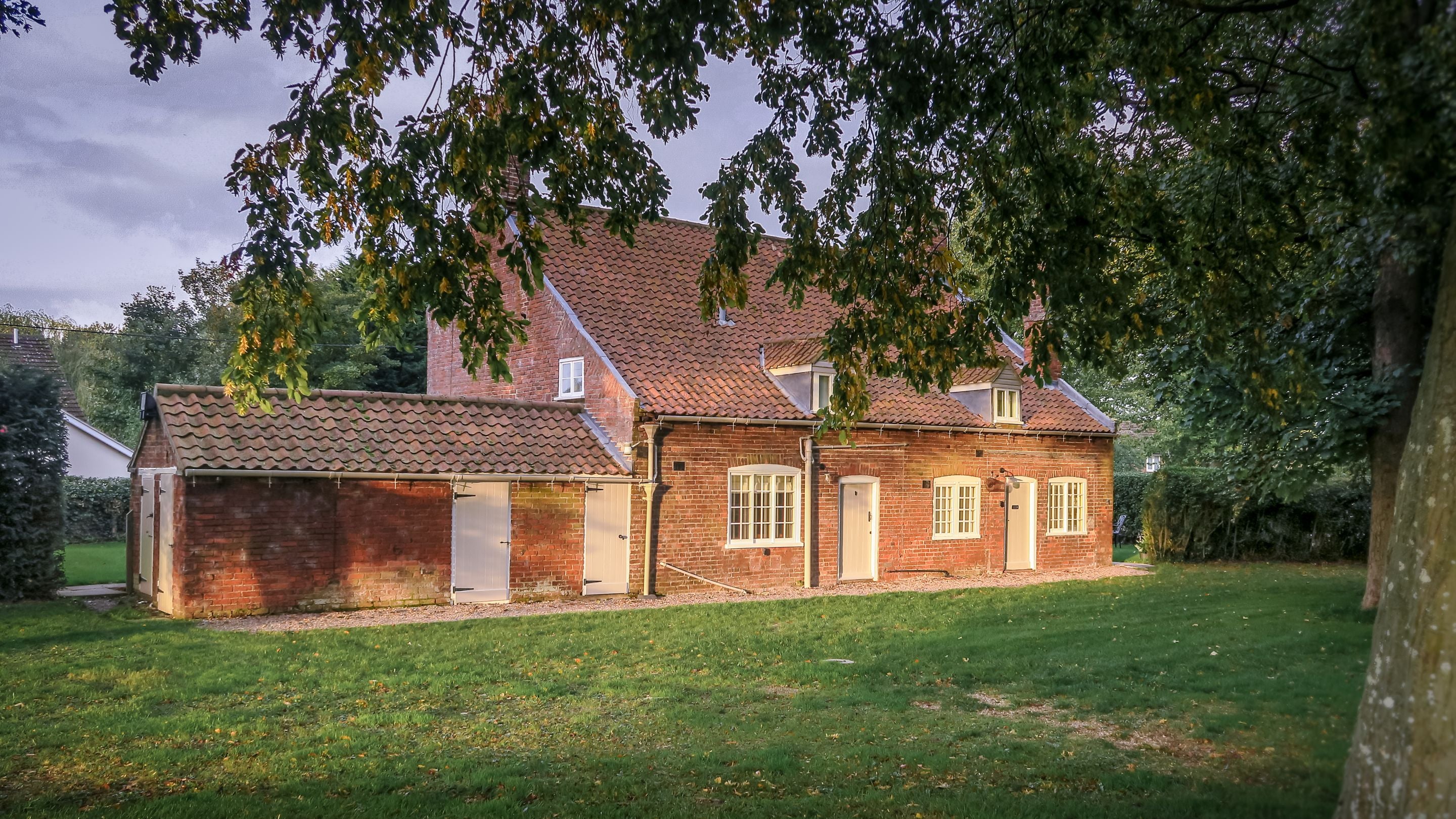 The exteriors of 1 and 2 Castle Cottage, Lincolnshire