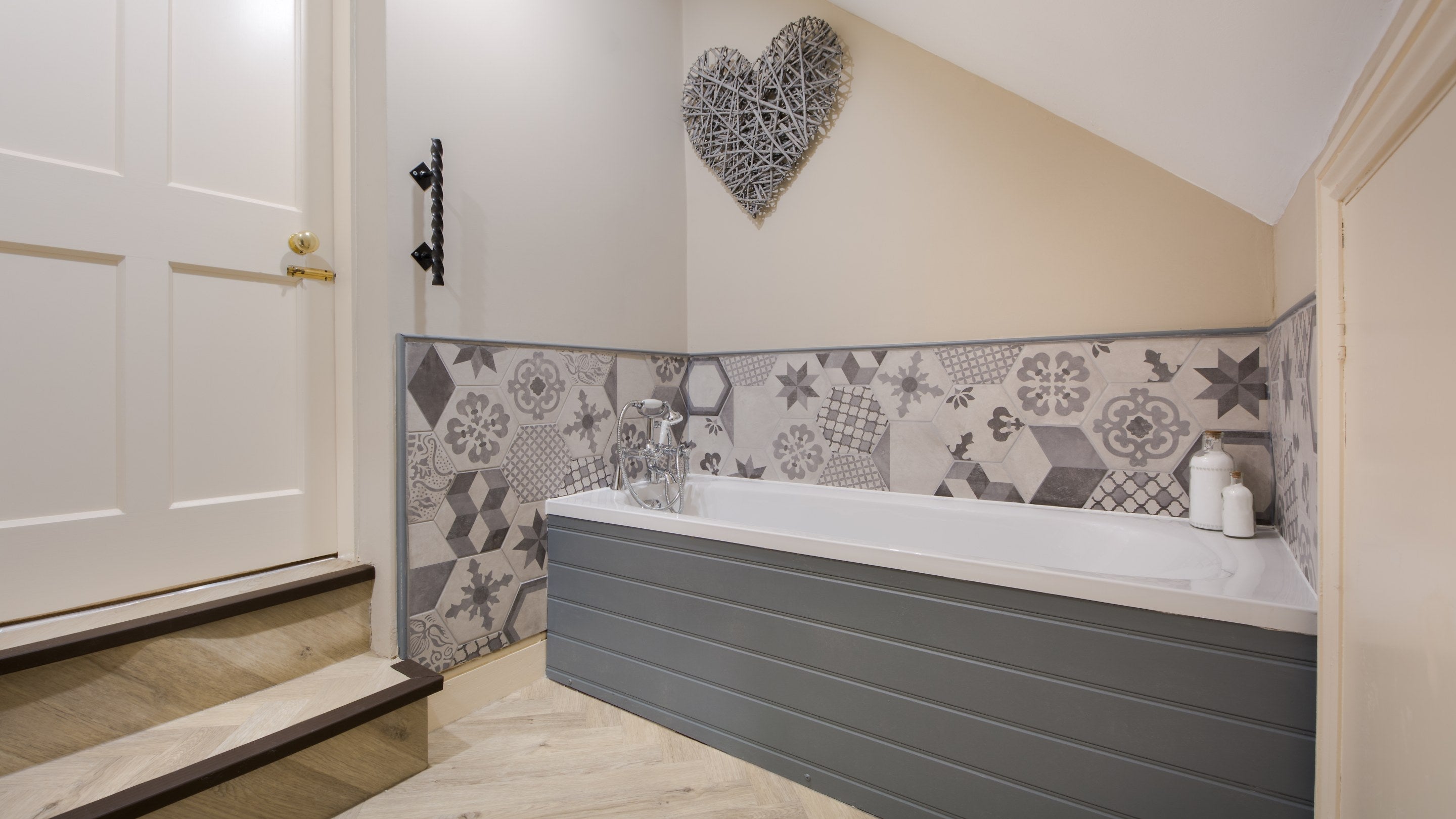 The bathroom at 1 Castle Cottage, Lincolnshire