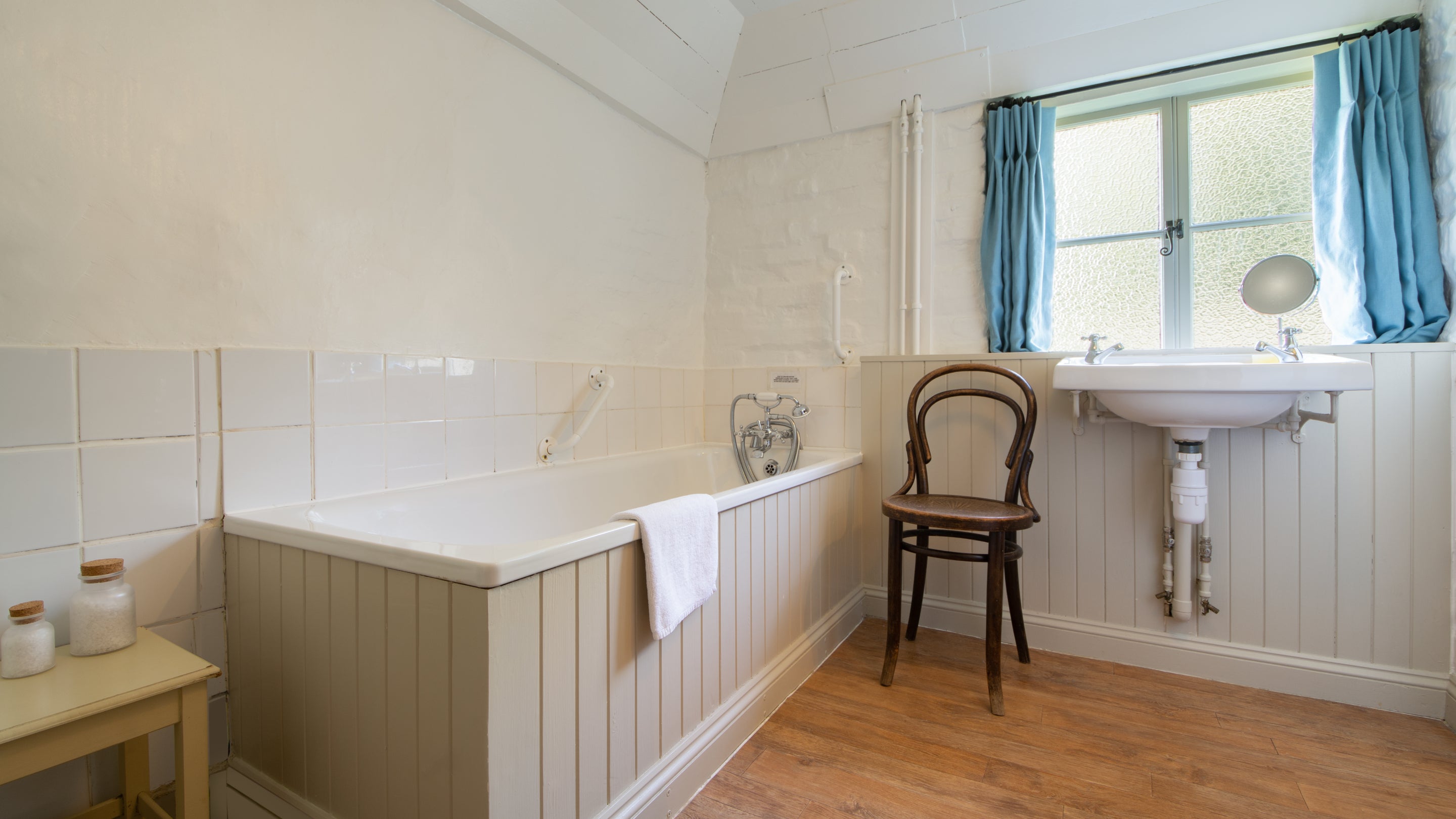 The bathroom at Lock Cottage, Oxfordshire