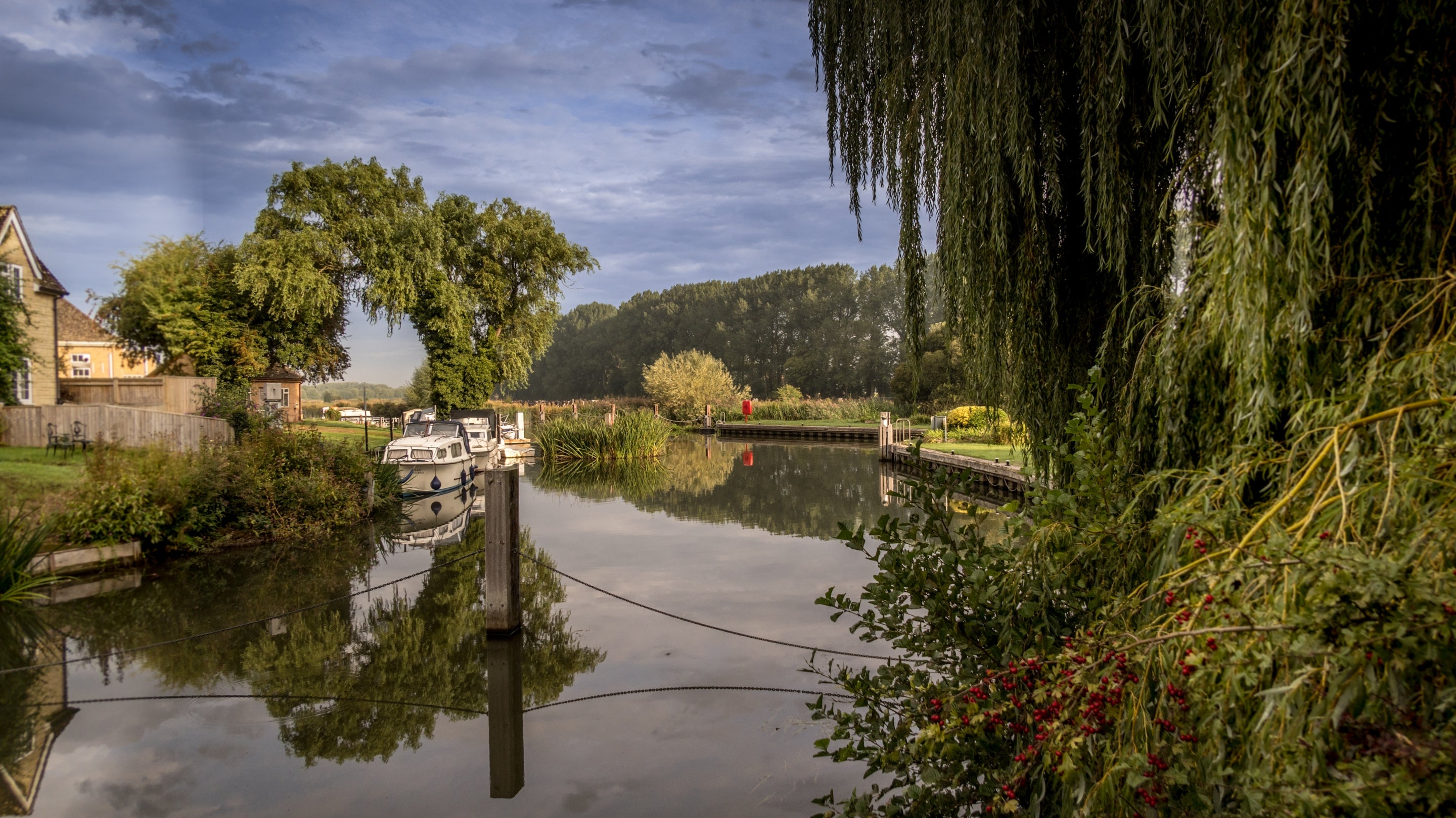 The area surrounding Lock Cottage, Oxfordshire