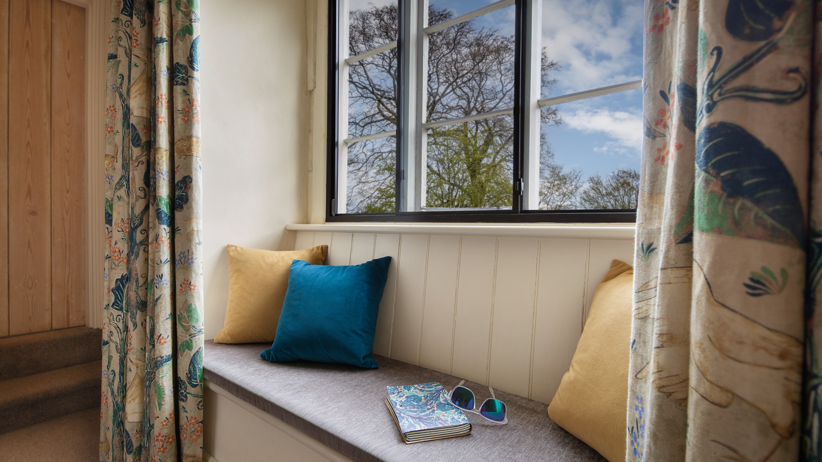 The window seat in the double bedroom with half tester bed at 4 Stable Yard Cottage, Derbyshire