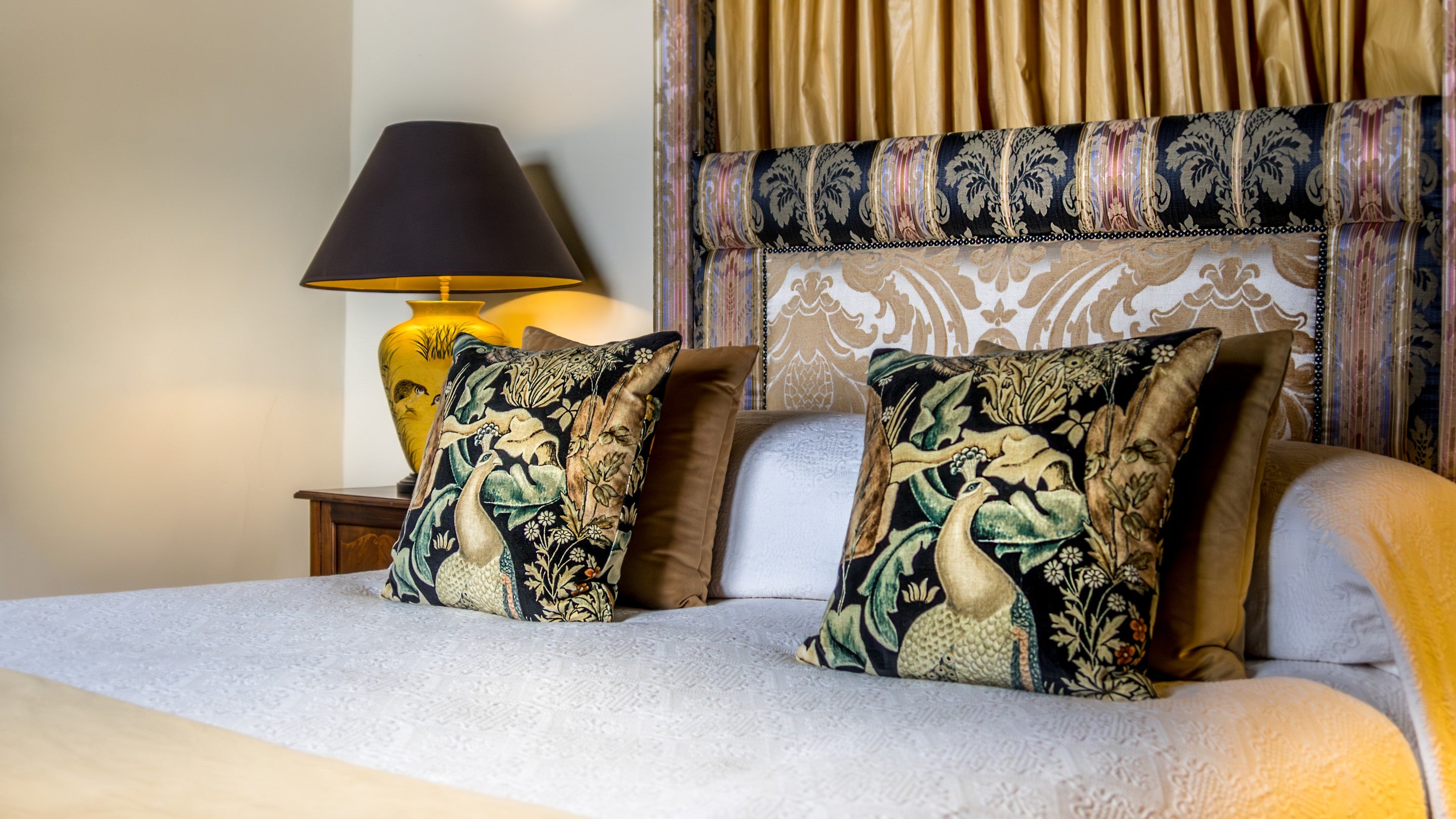 The half tester bed in one of the double bedrooms on the first floor of 6 High Hazels, Derbyshire