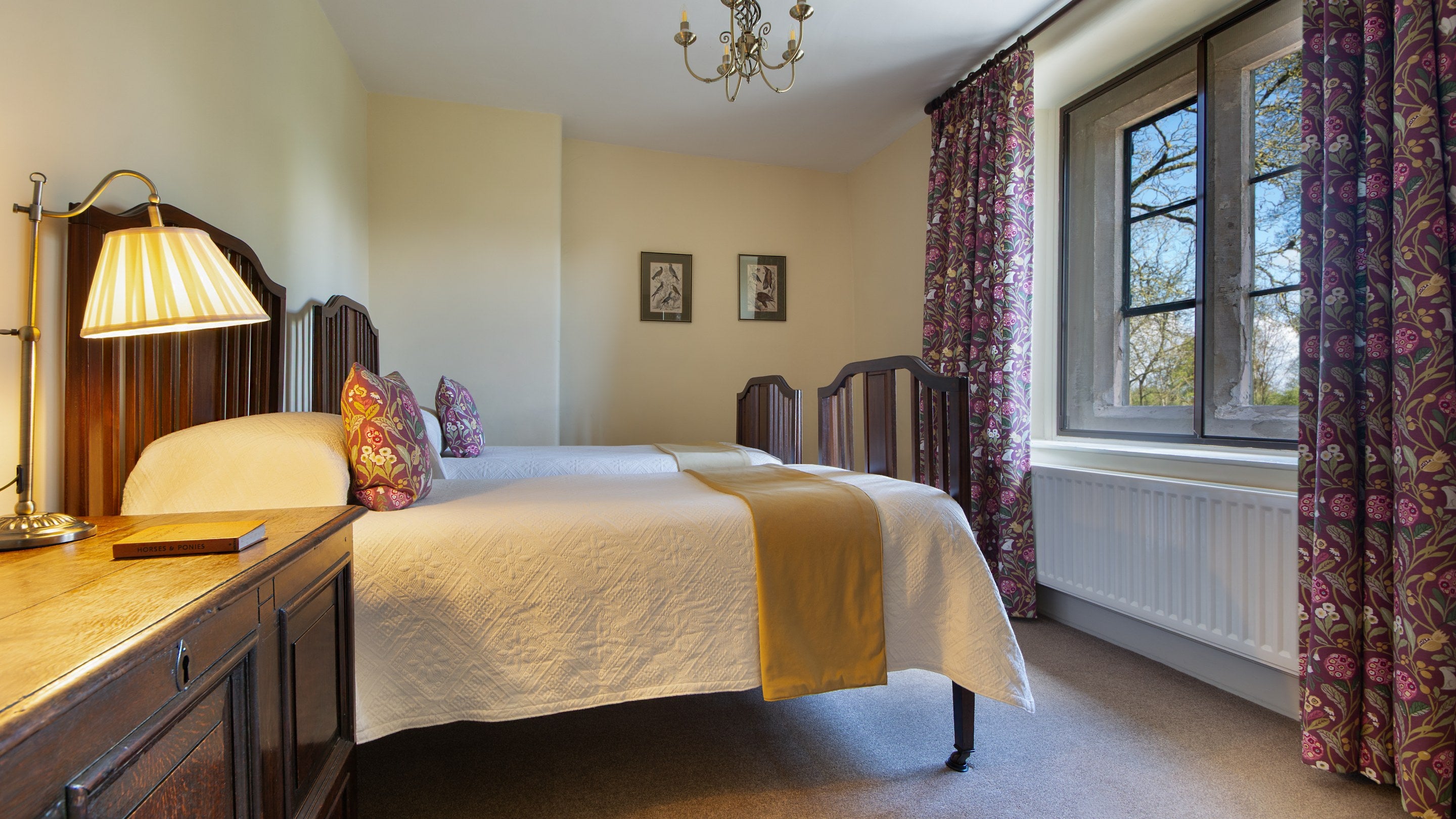 The first-floor twin bedroom at 6 High Hazels, Derbyshire