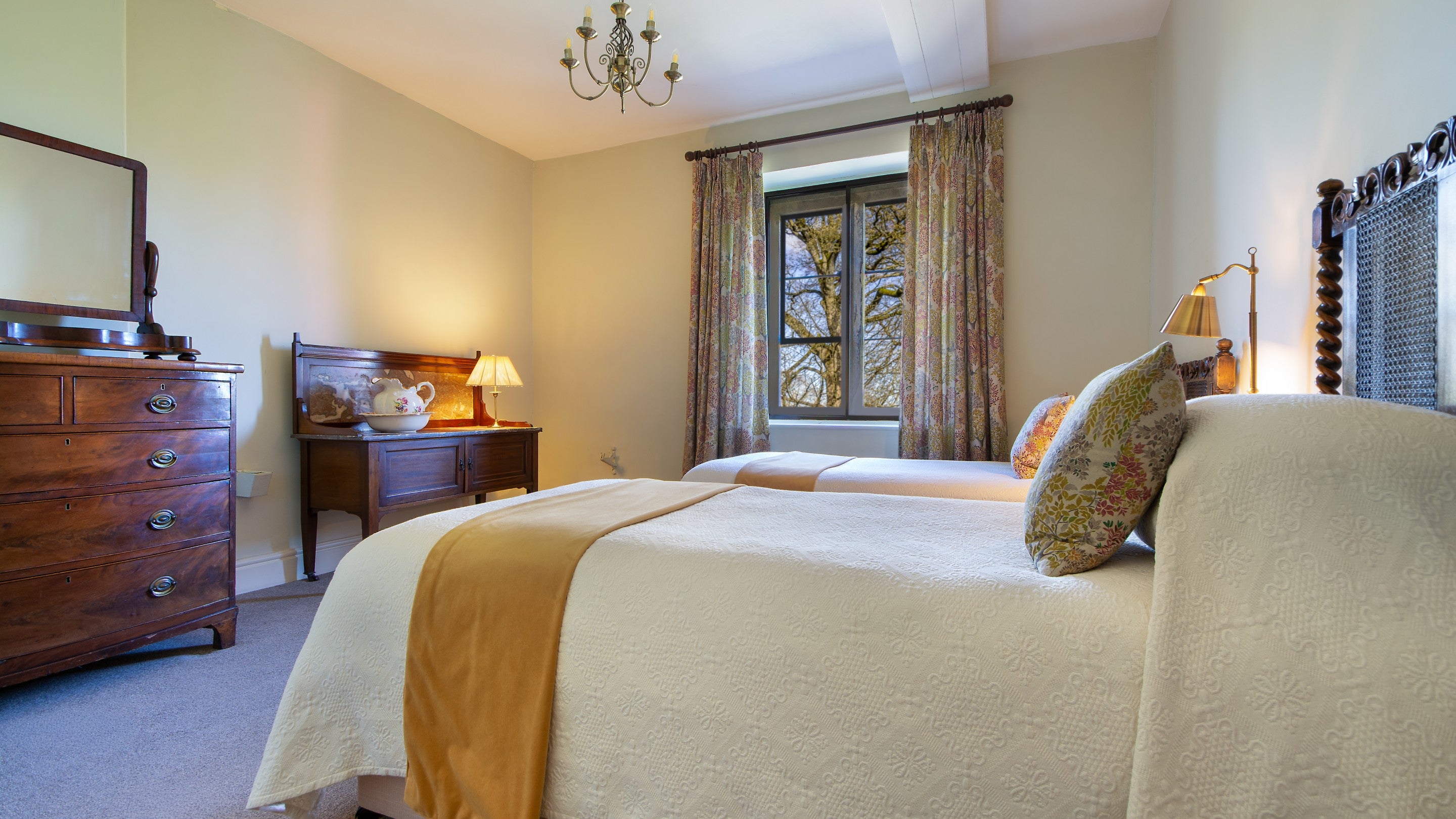 The twin bedroom on the second floor of 6 High Hazels, Derbyshire