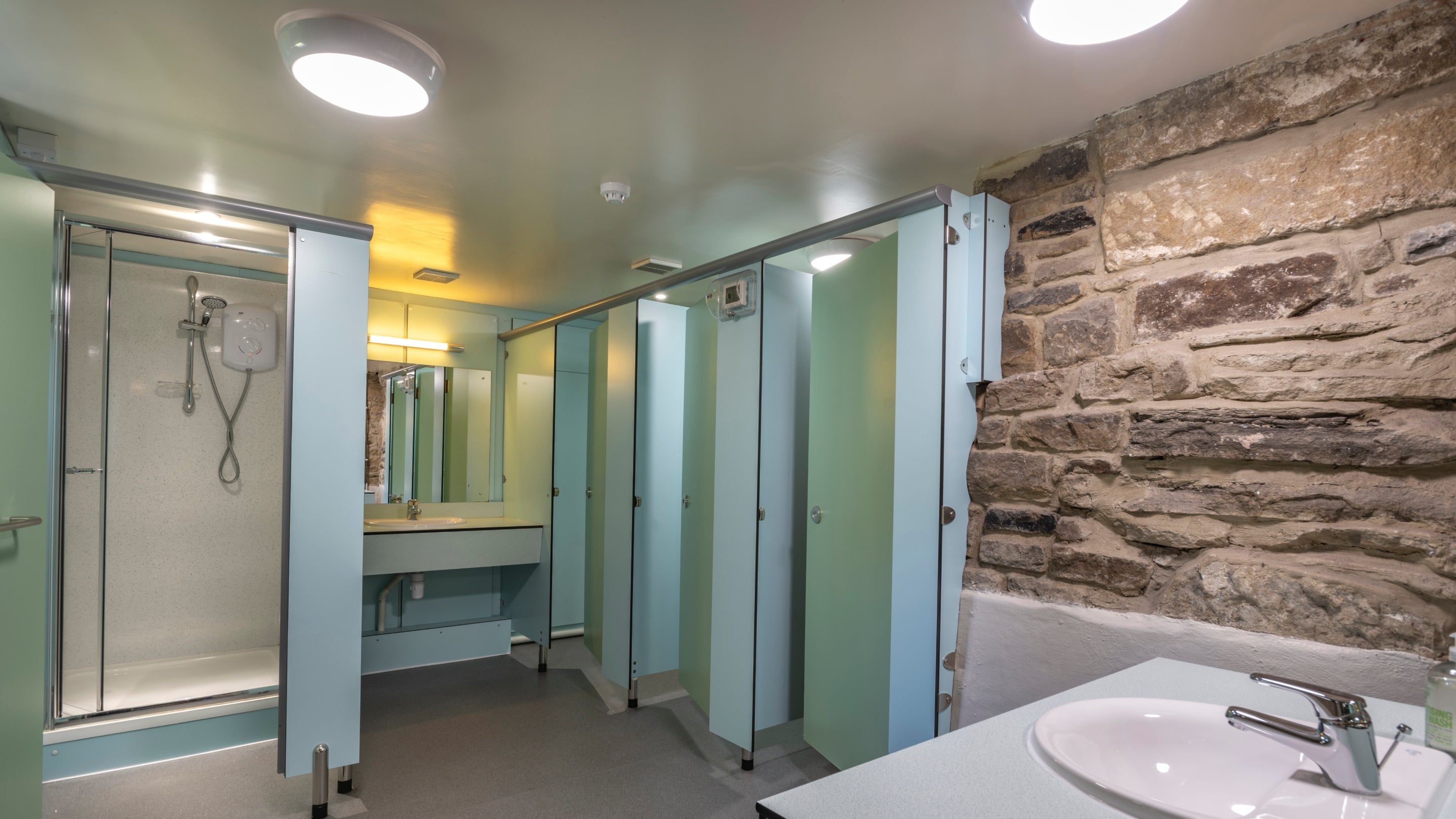 One of the shower rooms at Dalehead Bunkhouse, Derbyshire