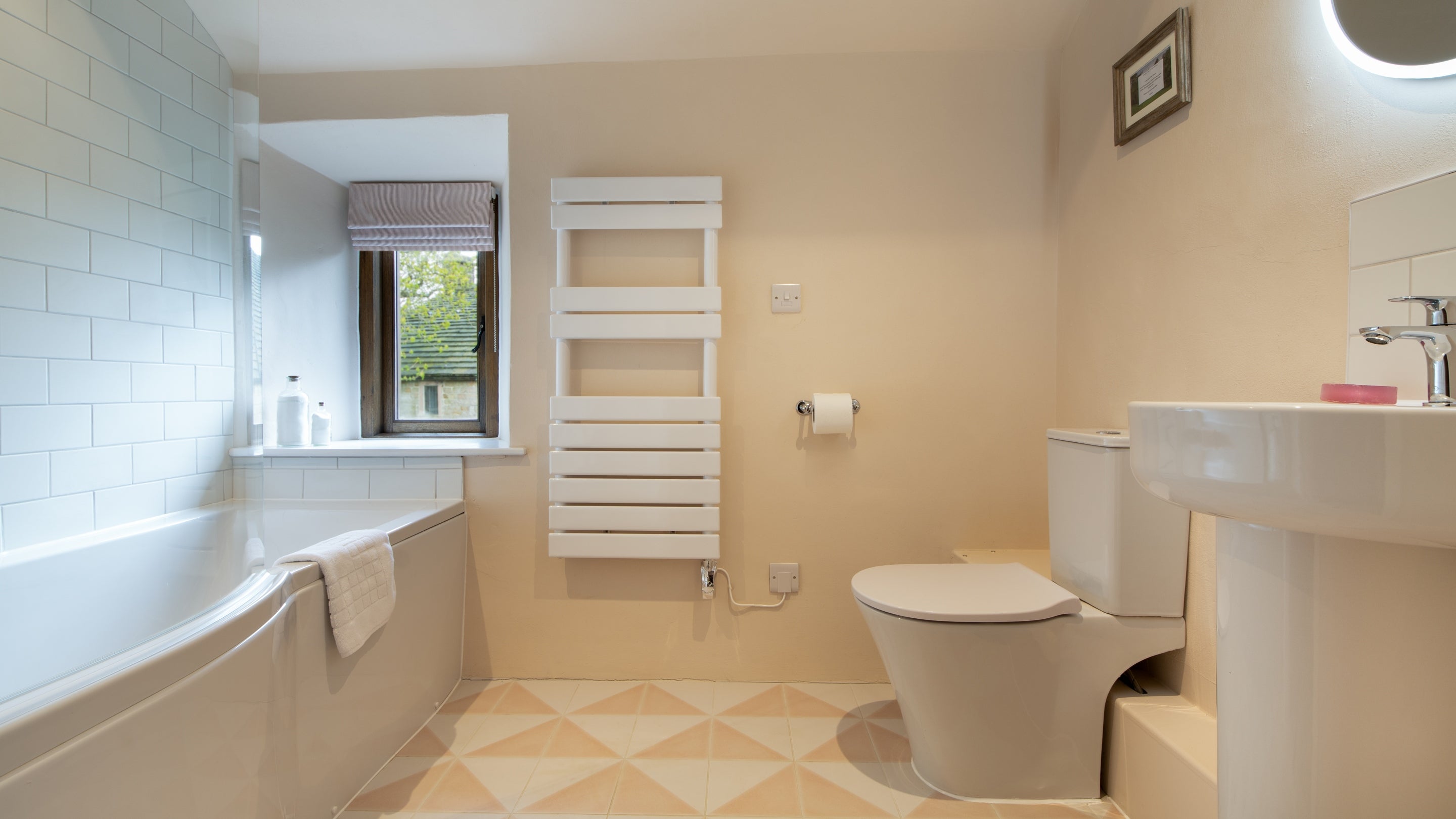 The twin bedroom ensuite at Gorsey Bank Barn, Derbyshire