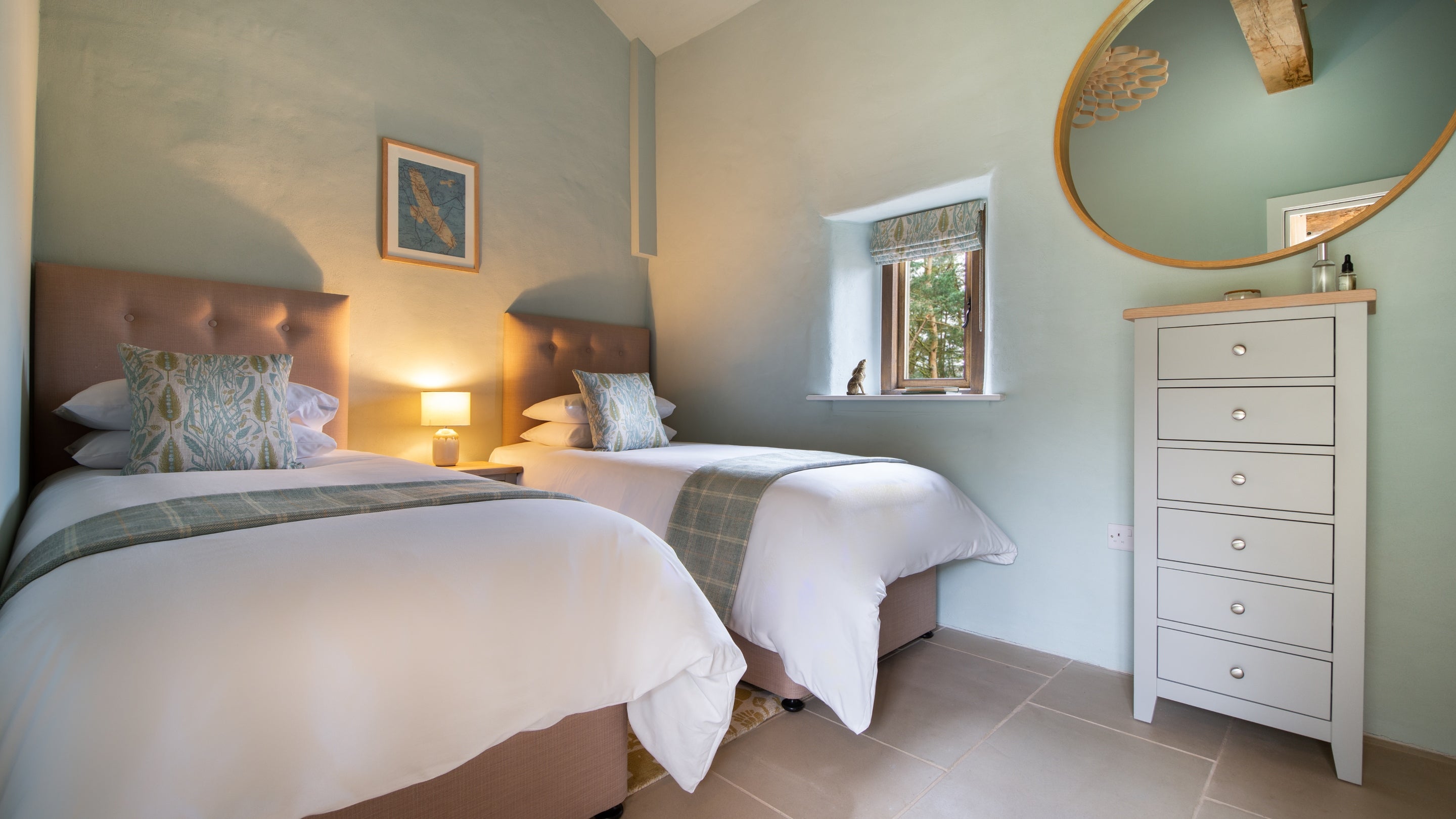 The twin bedroom at Millstone Barn, Derbyshire