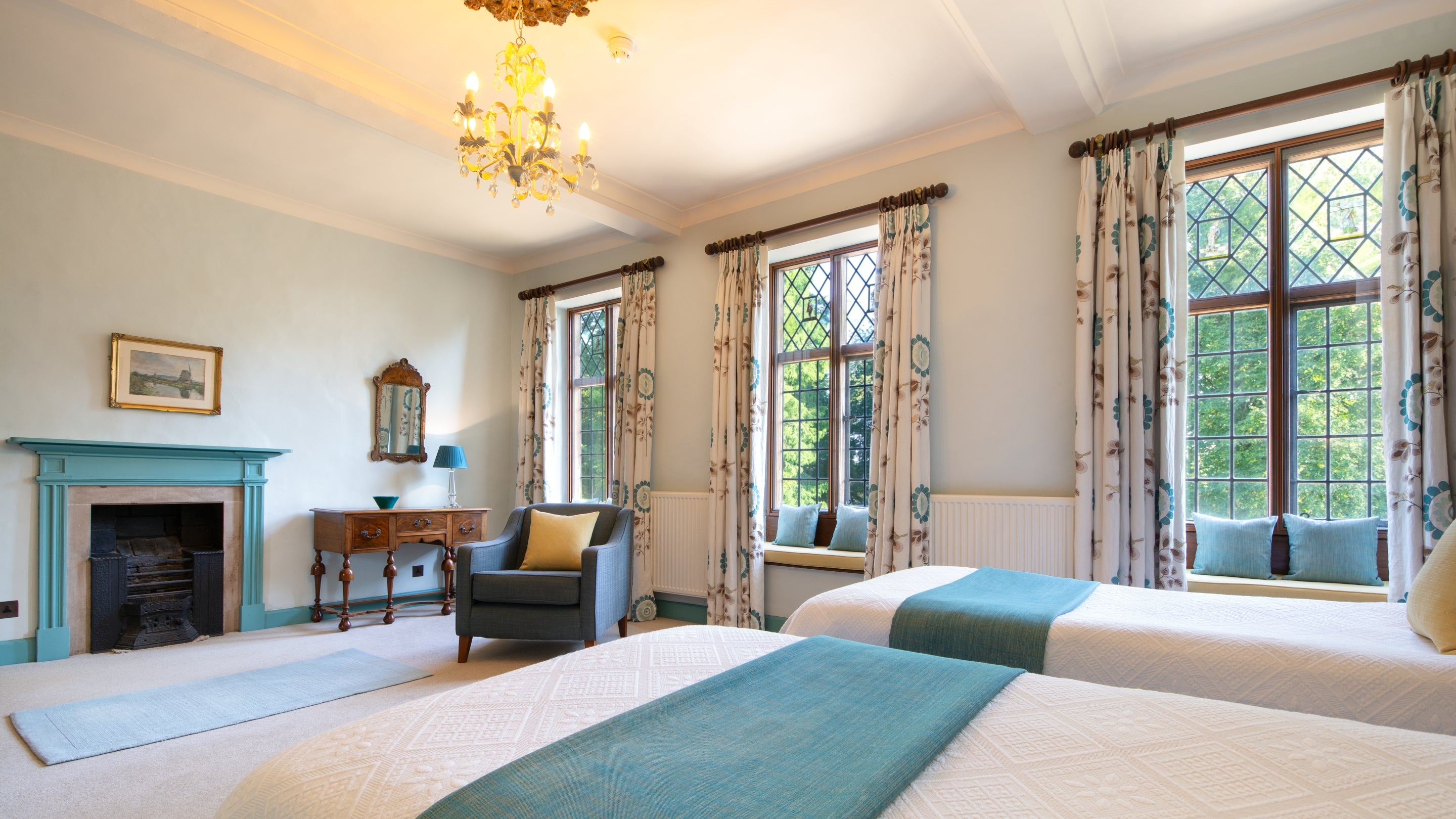 The first-floor twin bedroom at Norbury Manor, Derbyshire