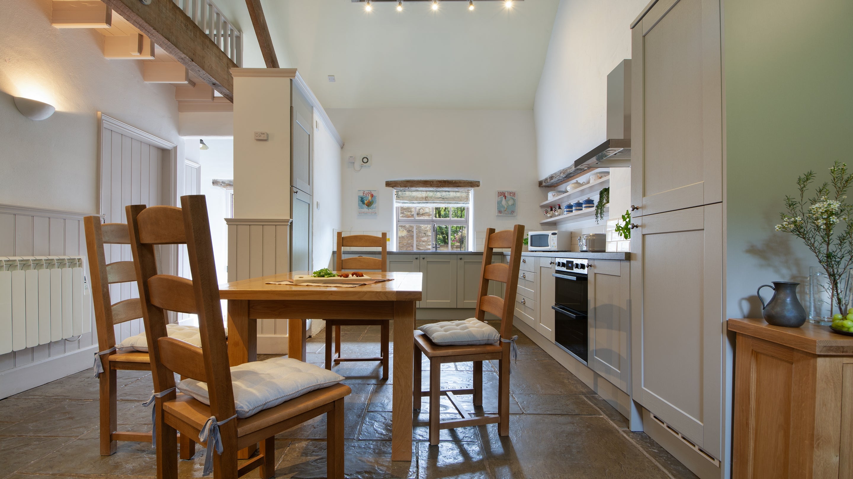 The dining area and kitchen at Redhurst, Derbyshire