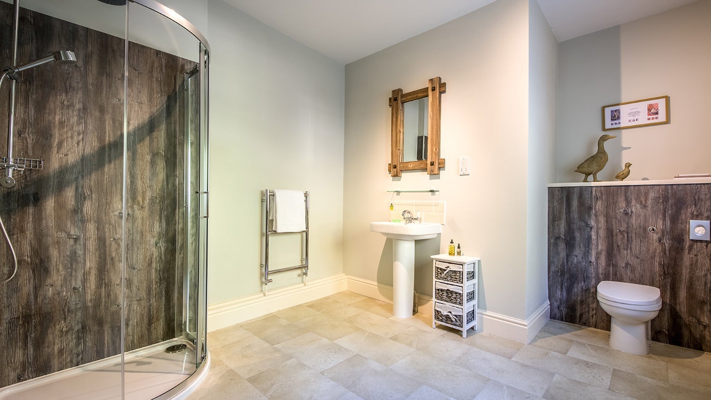 The second bathroom at Yarncliff Lodge, Derbyshire