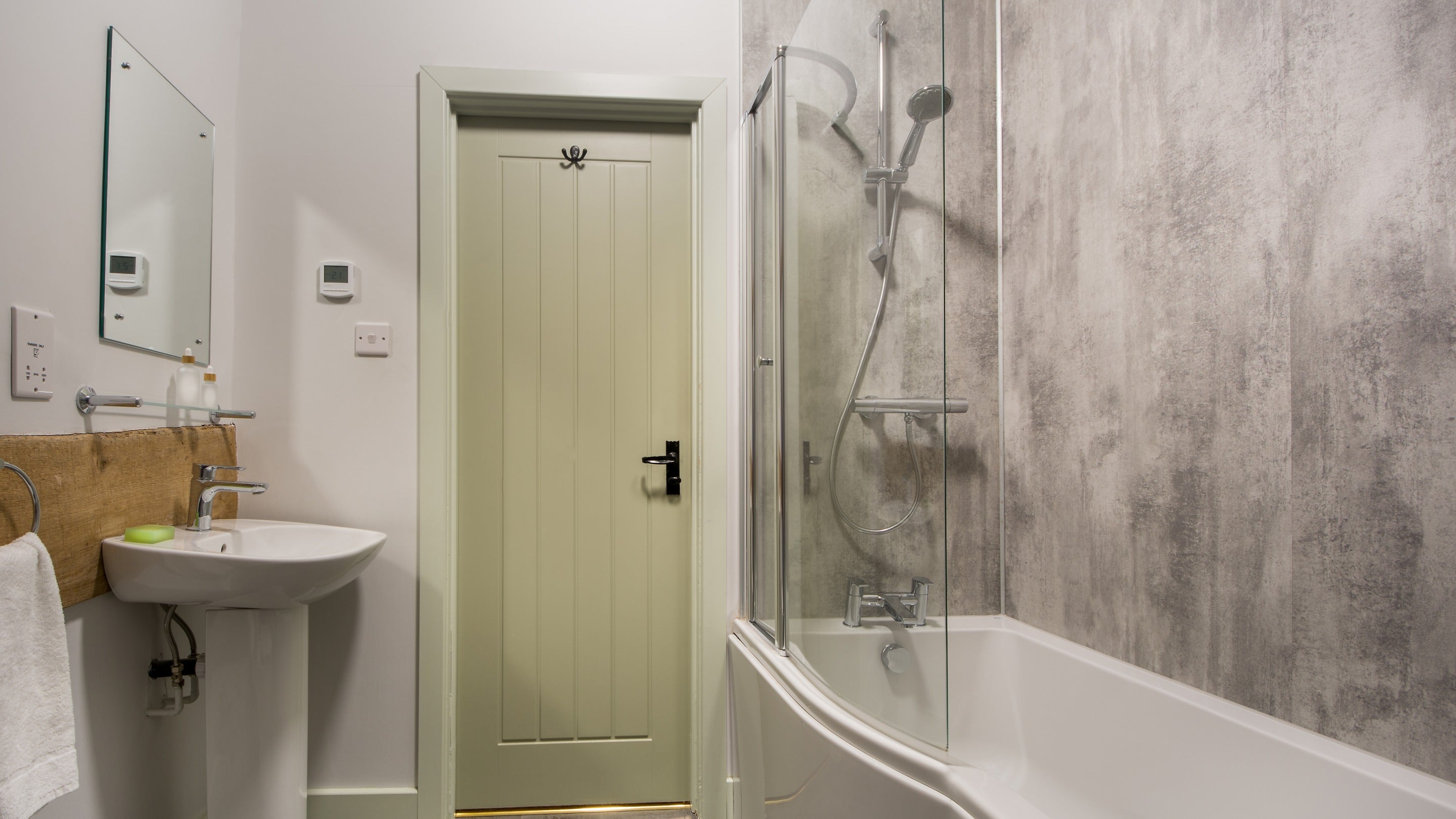 The bathroom with shower over bath at 2 Morville Barn, Shropshire