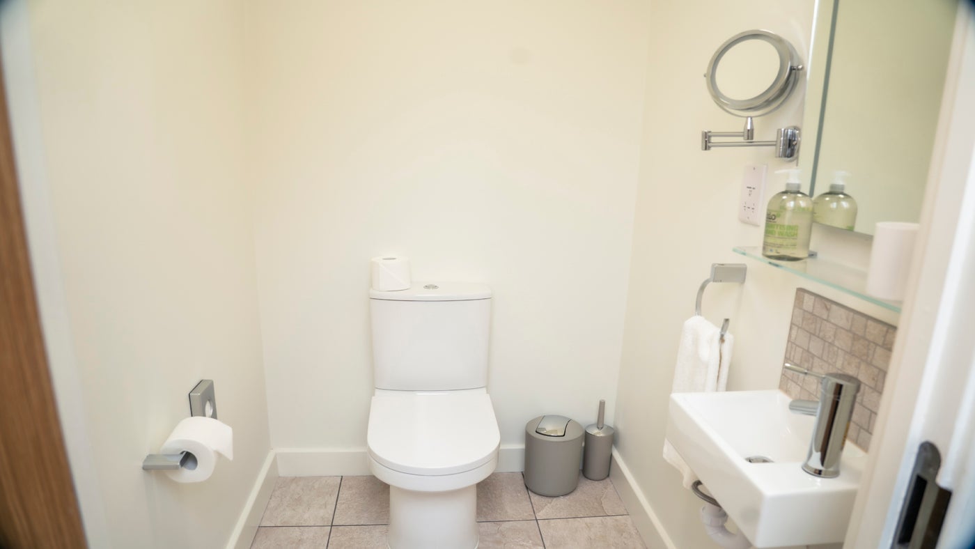 The en-suite toilet at Sandybury Barn, Shropshire