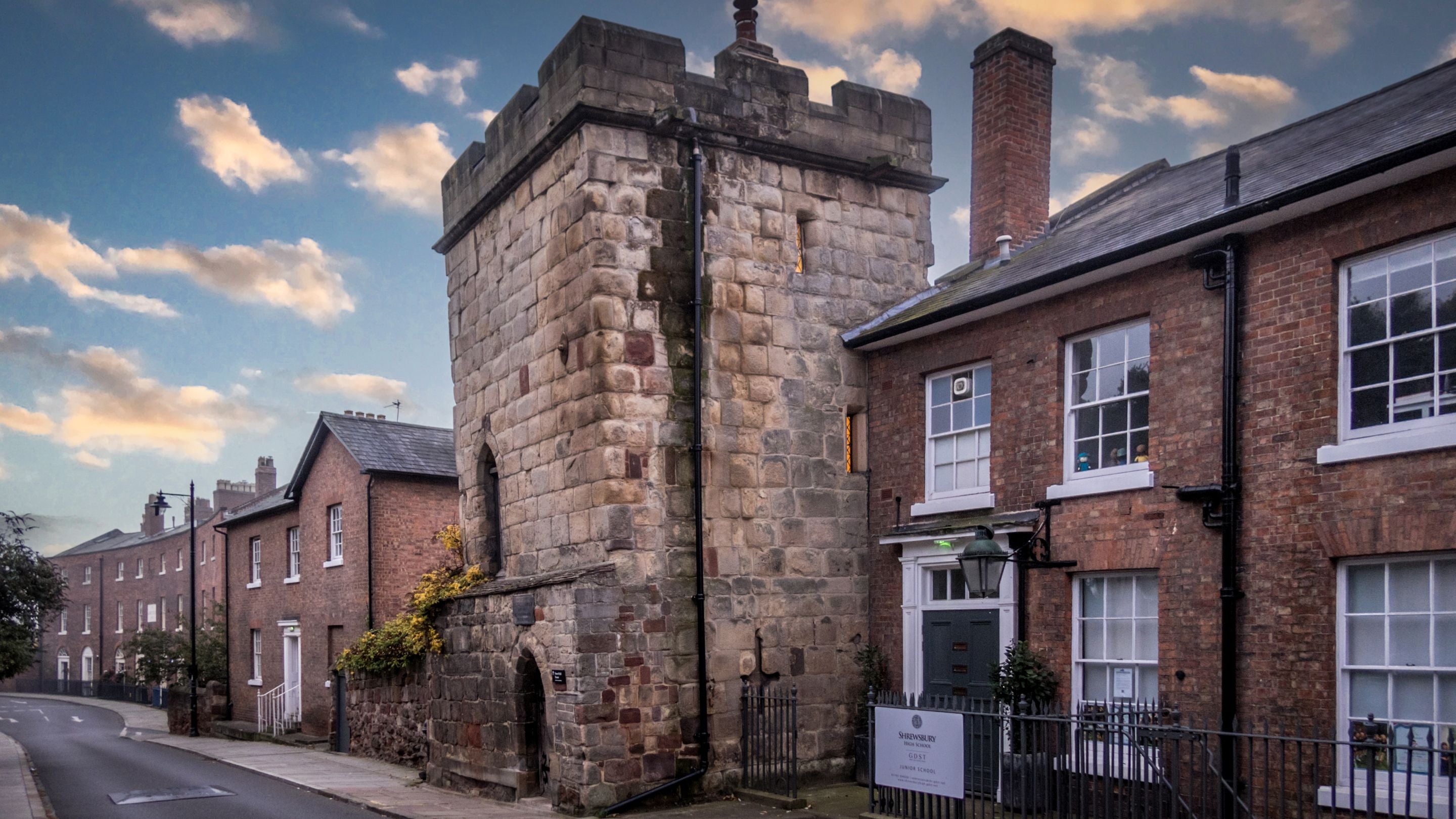 Town Walls Tower, a holiday cottage for two in Shrewsbury, Shropshire