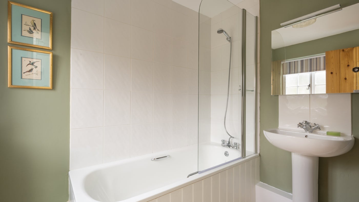 The bathroom, with shower over bath, at 3 Lytes Cottage, Somerset