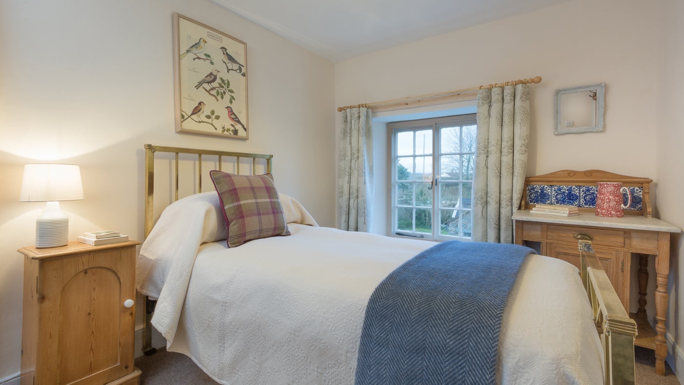The single bedroom at 3 Lytes Cottage, Somerset