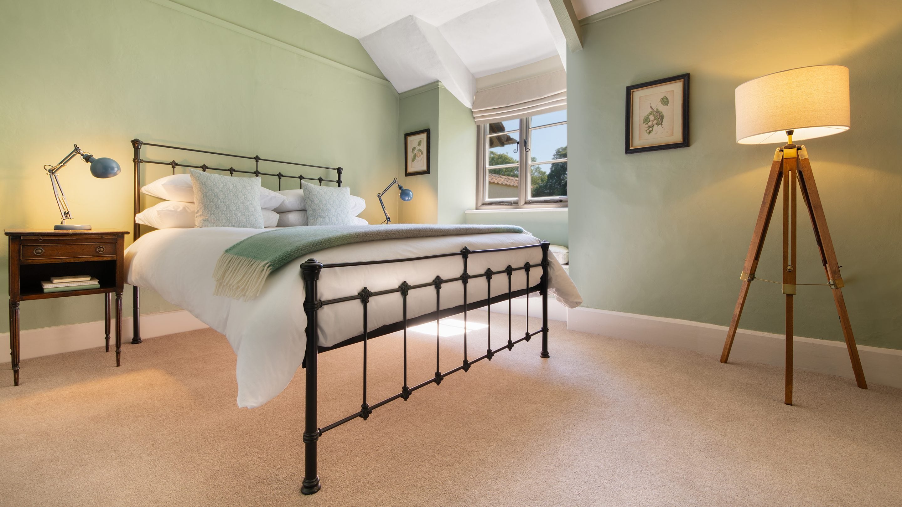 The second double bedroom at Cross Lane House, Somerset
