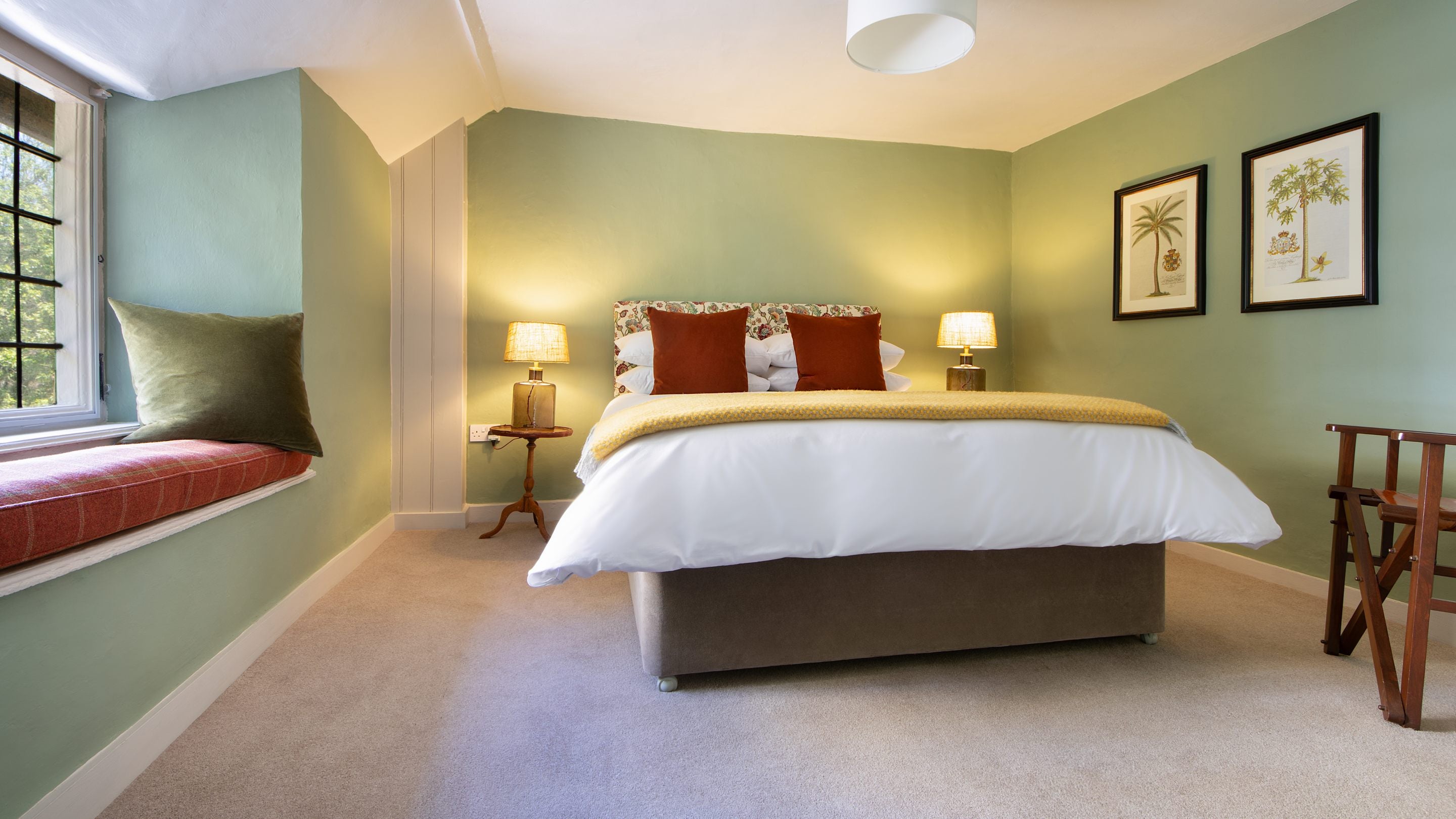 The second king-size bedroom at Cross Lane House, Somerset