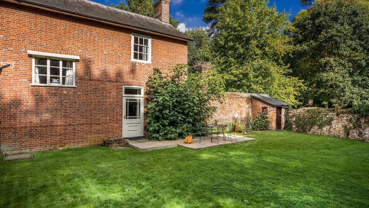 The exterior and garden of Carpenters Cottage, Bury St Edmunds, Suffolk