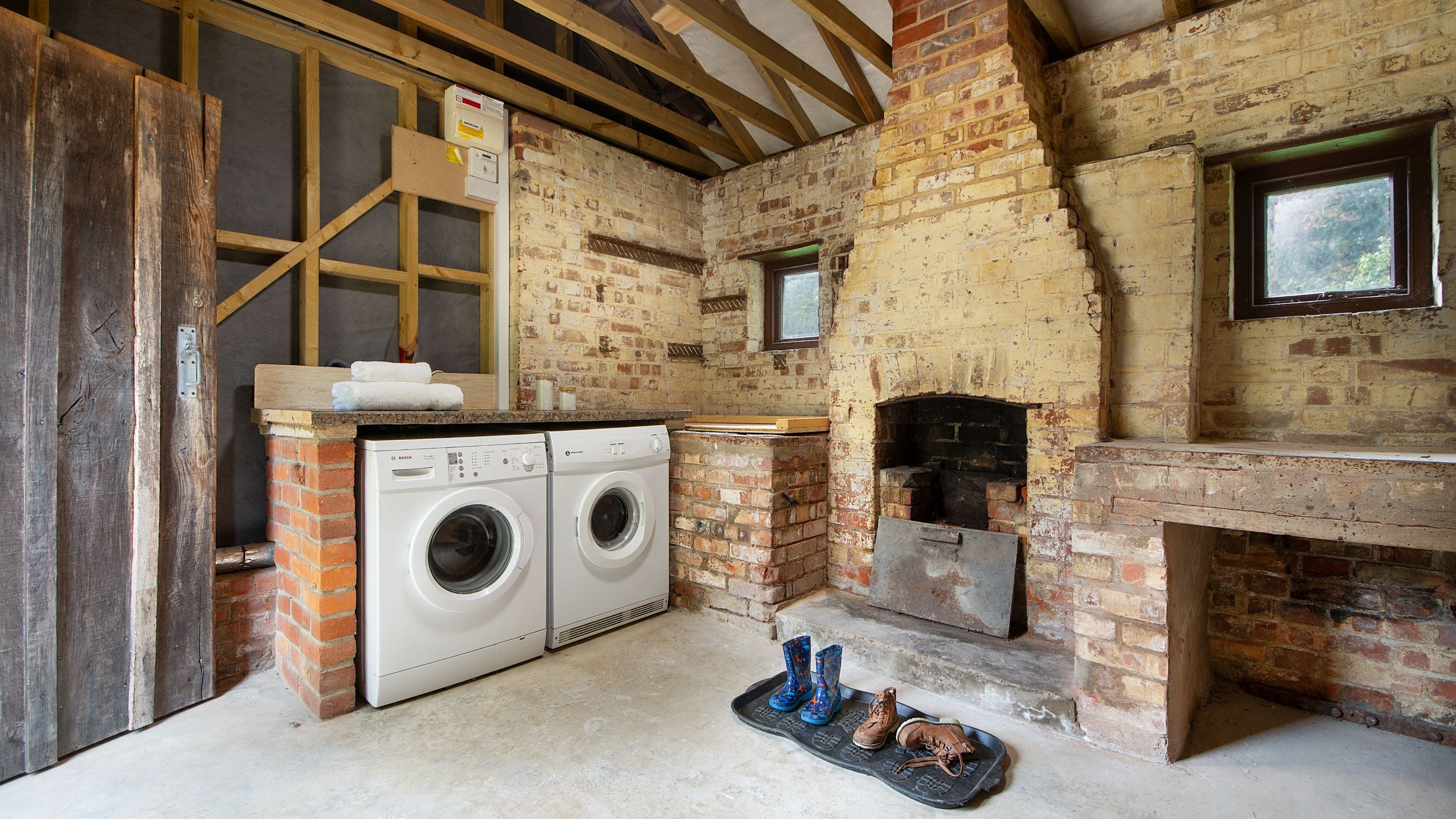 The outbuilding with washing machine and tumble dryer at The Round House, Suffolk