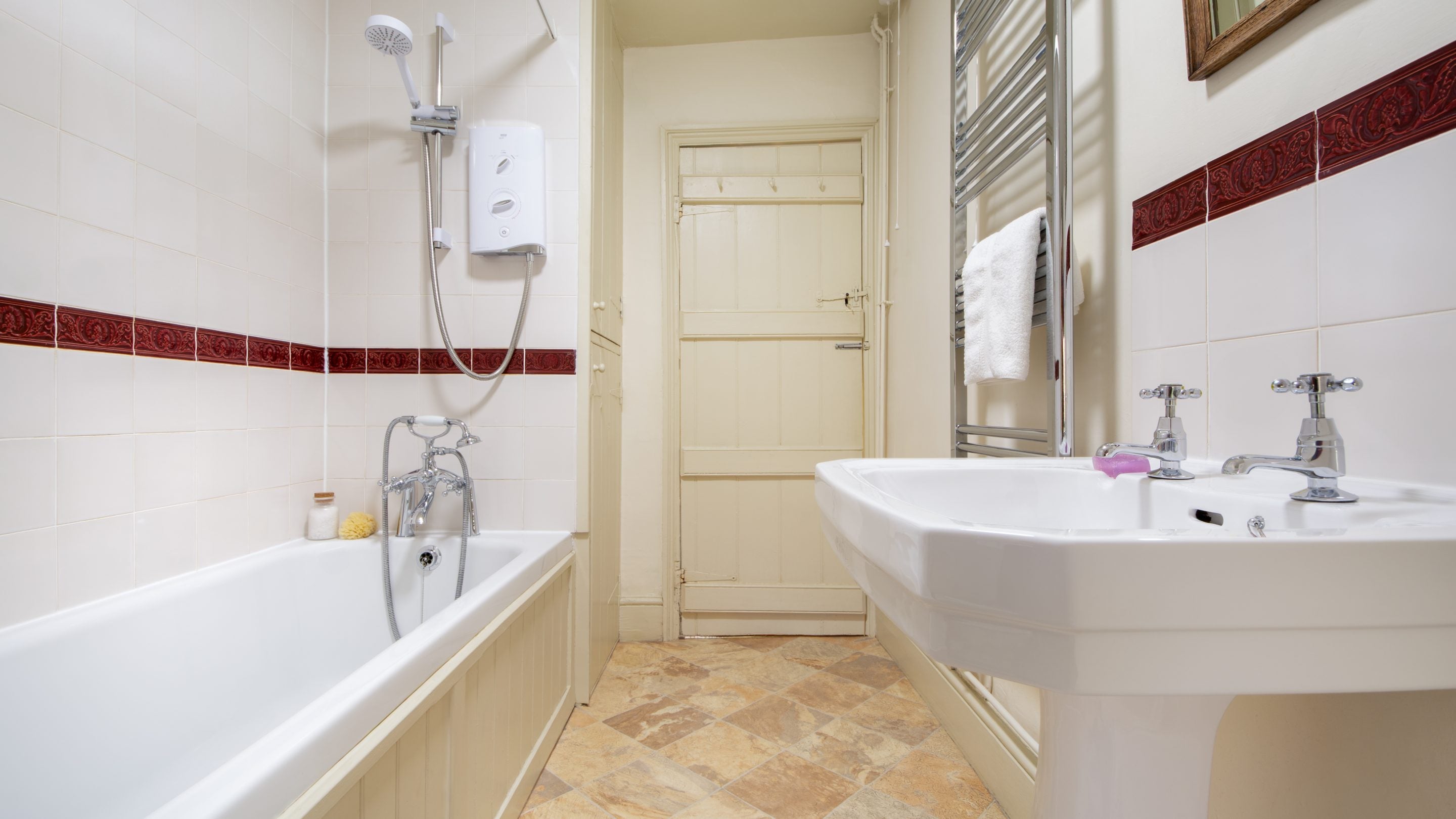 The bathroom at 3 Siloam Cottage, Conwy