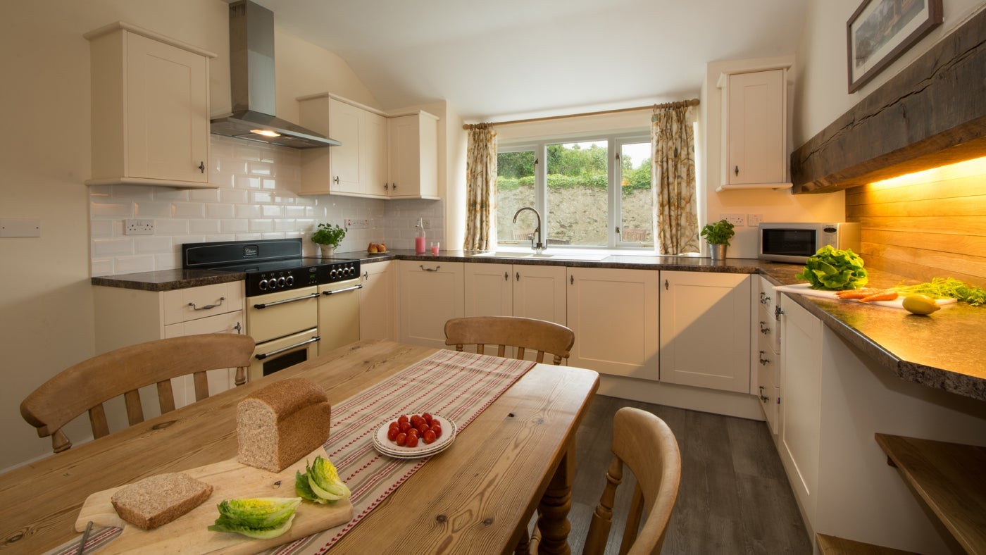 Kitchen and breakfast area at Bryn Llywelyn, Anglesey