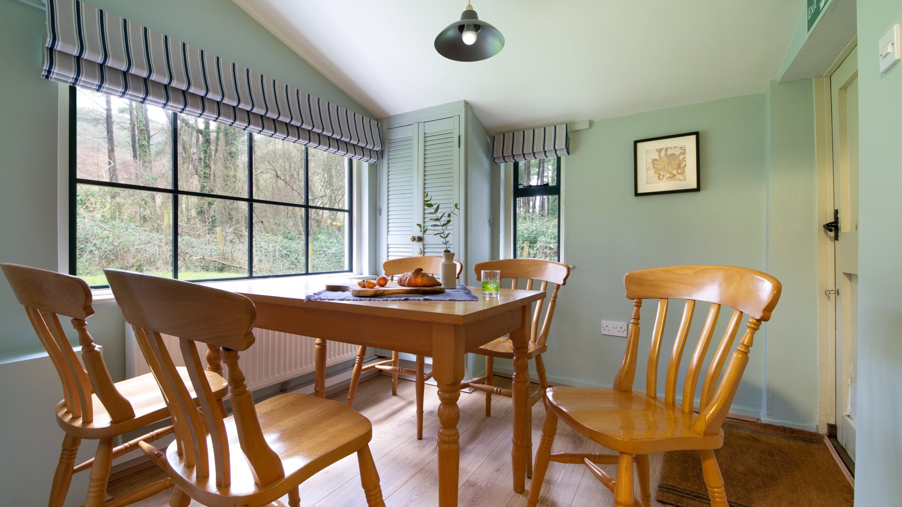 The dining room at Burrows Cottage, Swansea