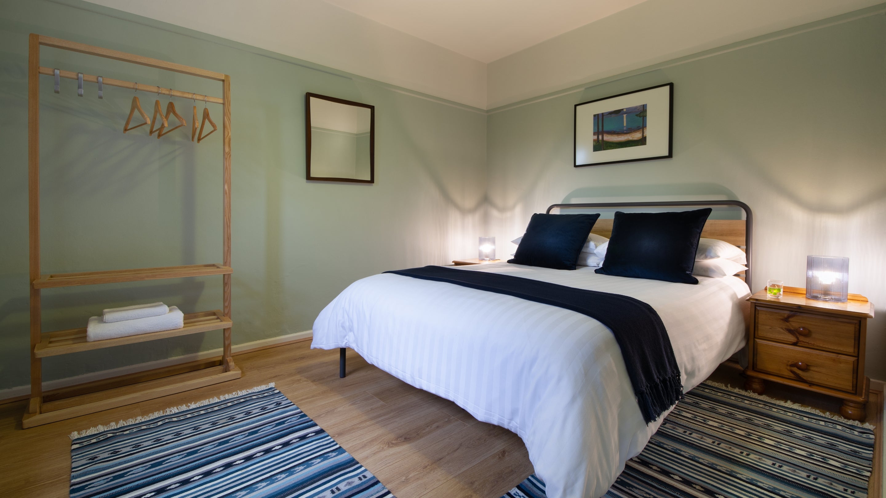 The double bedroom at Burrows Cottage, Swansea