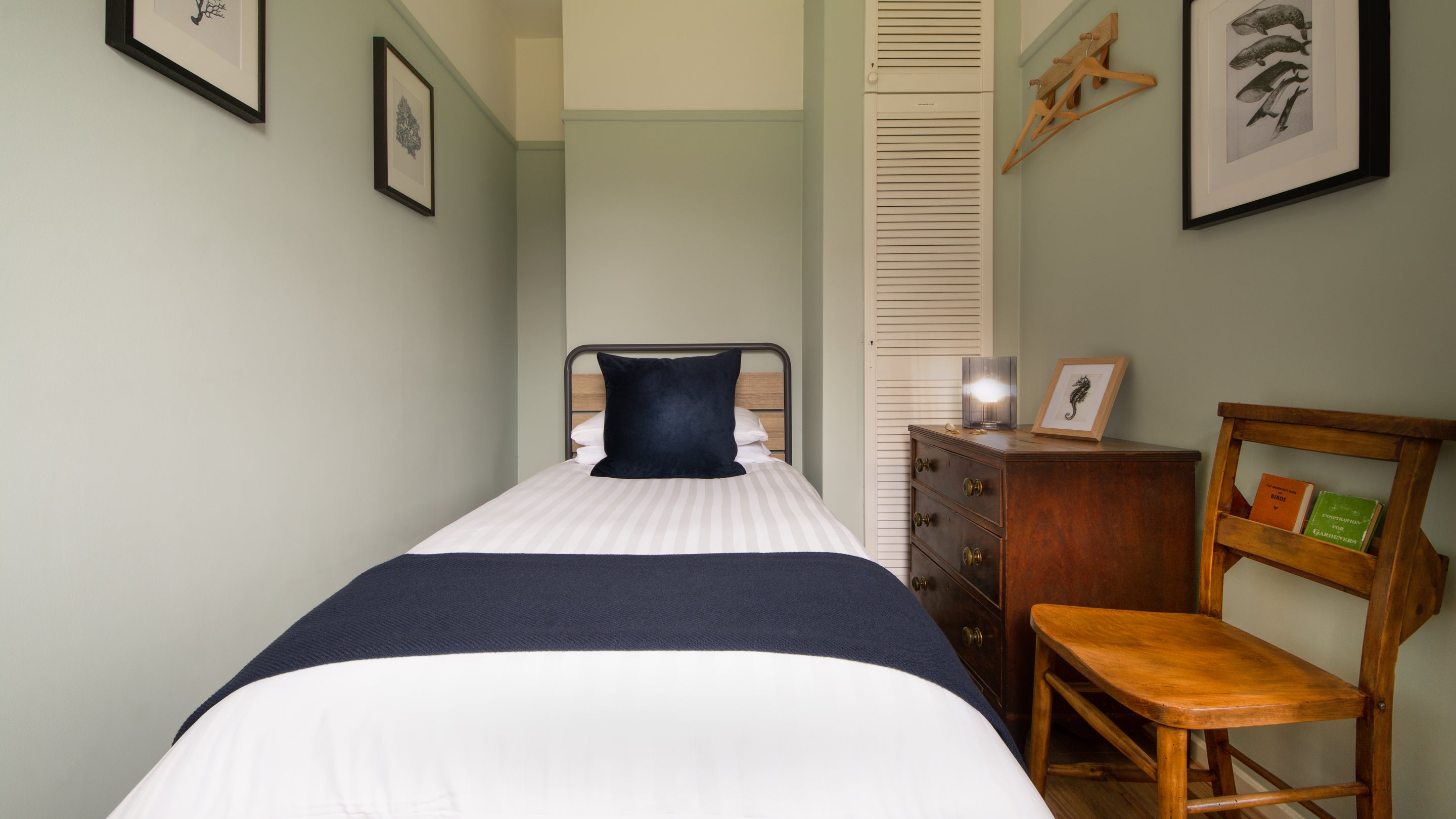 The single bedroom at Burrows Cottage