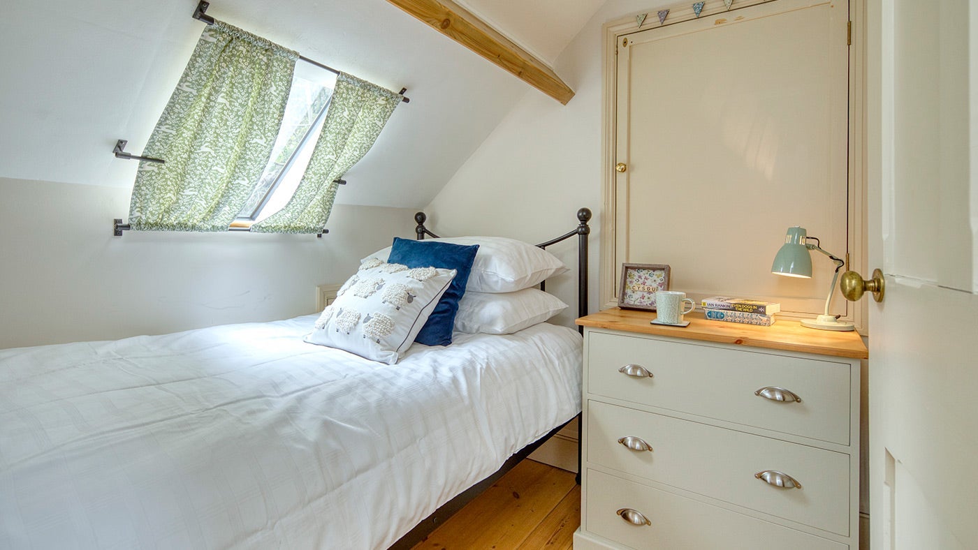The single bedroom at Bwthyn Mai, Gwynedd, Wales