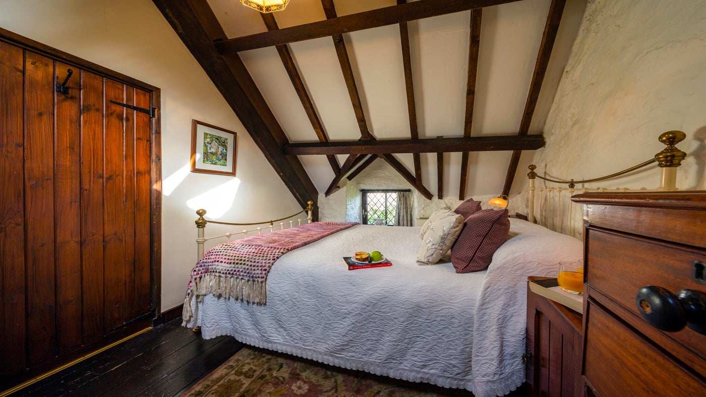 Double bedroom at Bwthyn yr Ardd, Llŷn Peninsula, Gwynedd