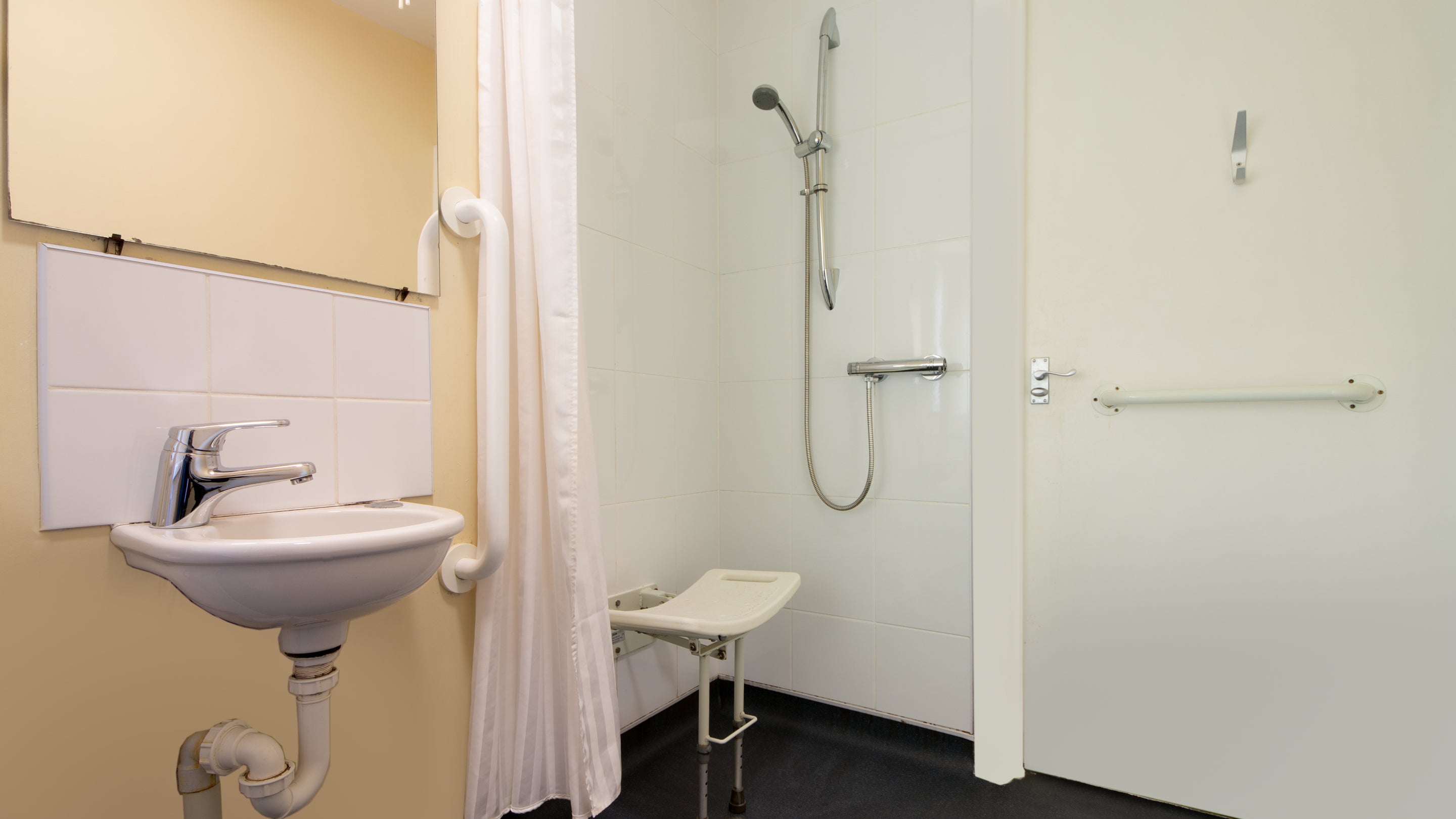 The accessible shower room at Cwm Ivy Lodge Bunkhouse, Wales