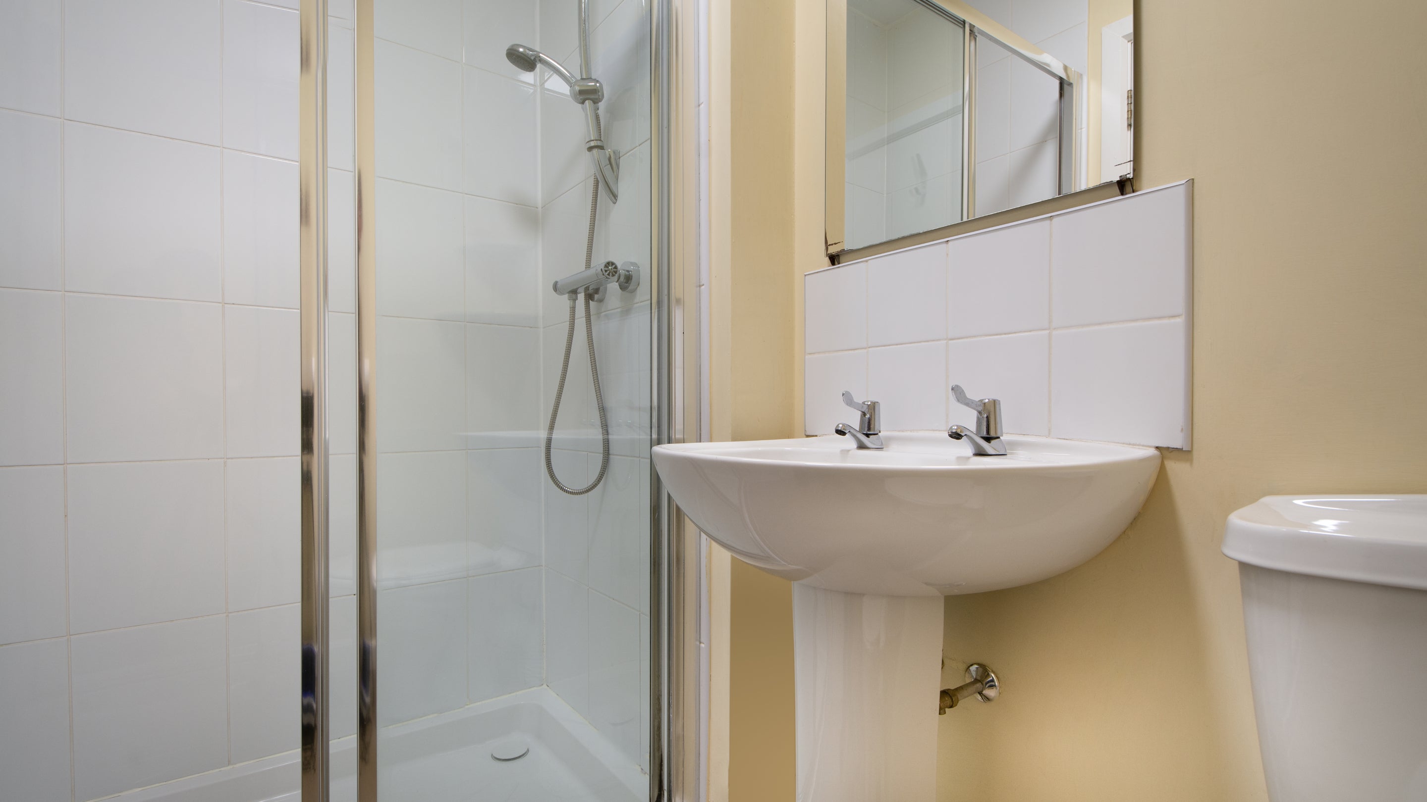 The shower room at Cwm Ivy Lodge Bunkhouse, Wales