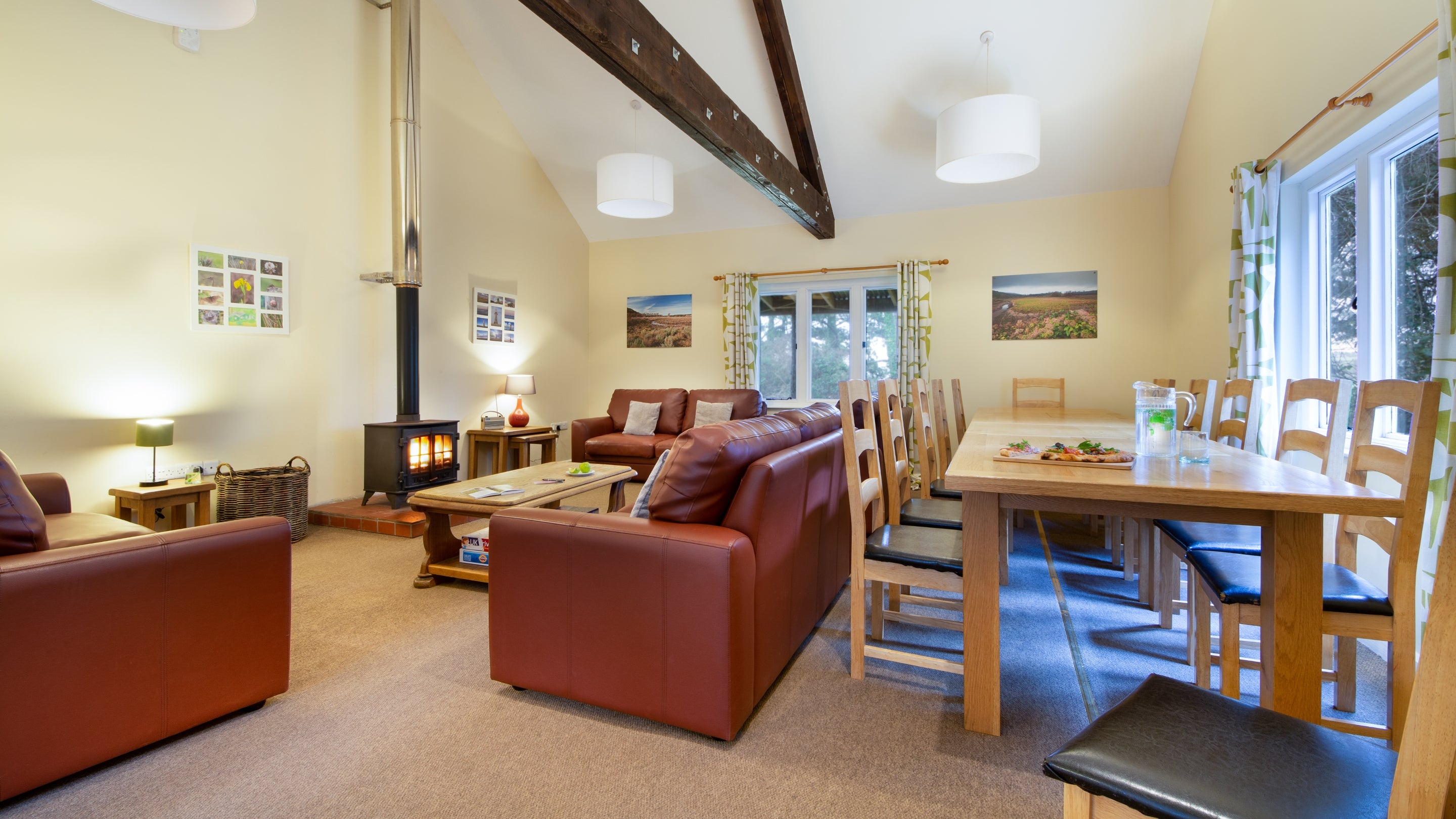 The sitting and dining area at Cwm Ivy Lodge Bunkhouse, Wales
