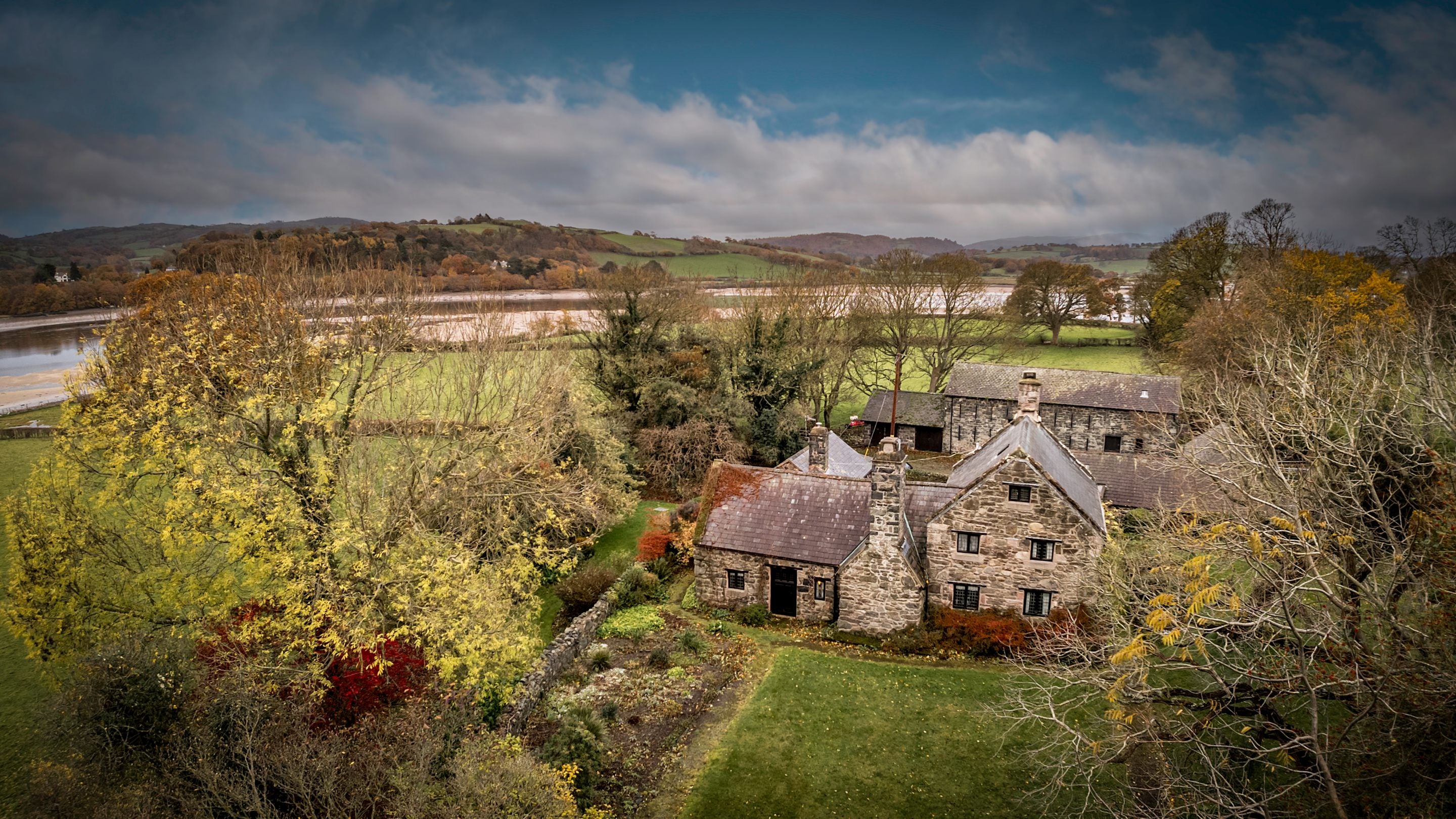 The exterior of Cymryd and the surrounding area, Conwy